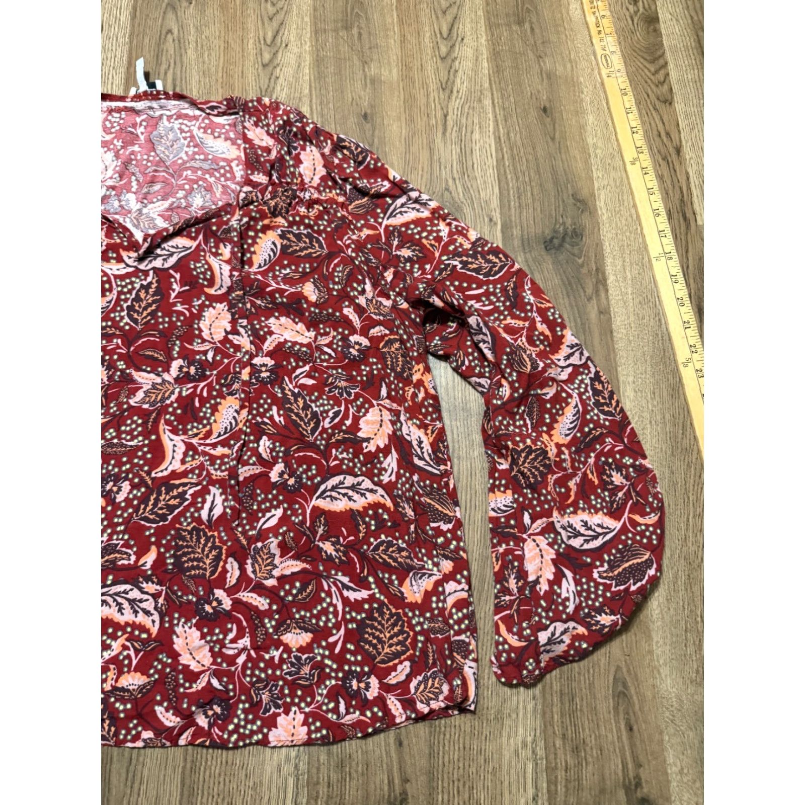 Jessica Simpson Jessica Simpson Blouse Women's XL Red Floral Long Sleeve V-neck Shirt Adult Womens Regular Polyester Lightweight Fall Spring Summer Casual Modern 90s Size XL / US 12-14 / IT 48-50 - 4 Thumbnail