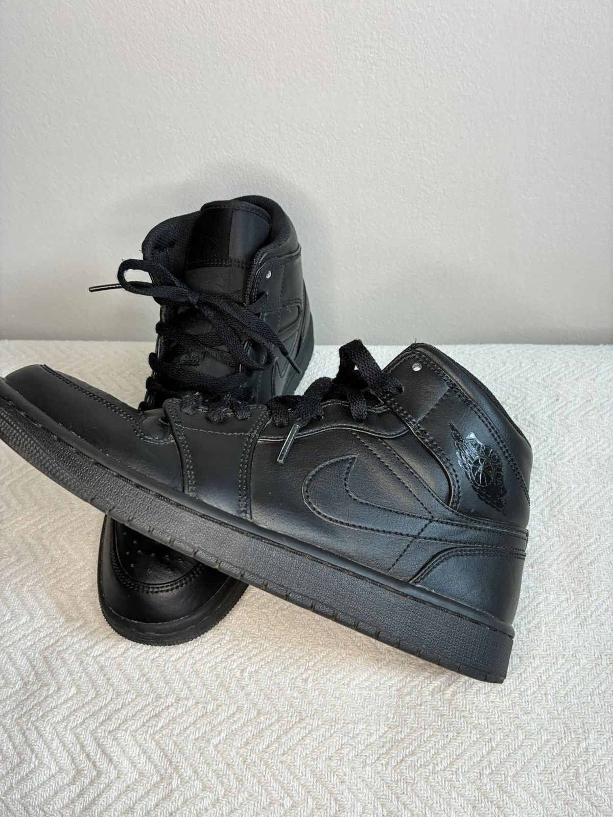 Jordan Brand Air Jordan 1 Mid "Triple Black" Size US 9 / EU 42 - 3 Thumbnail