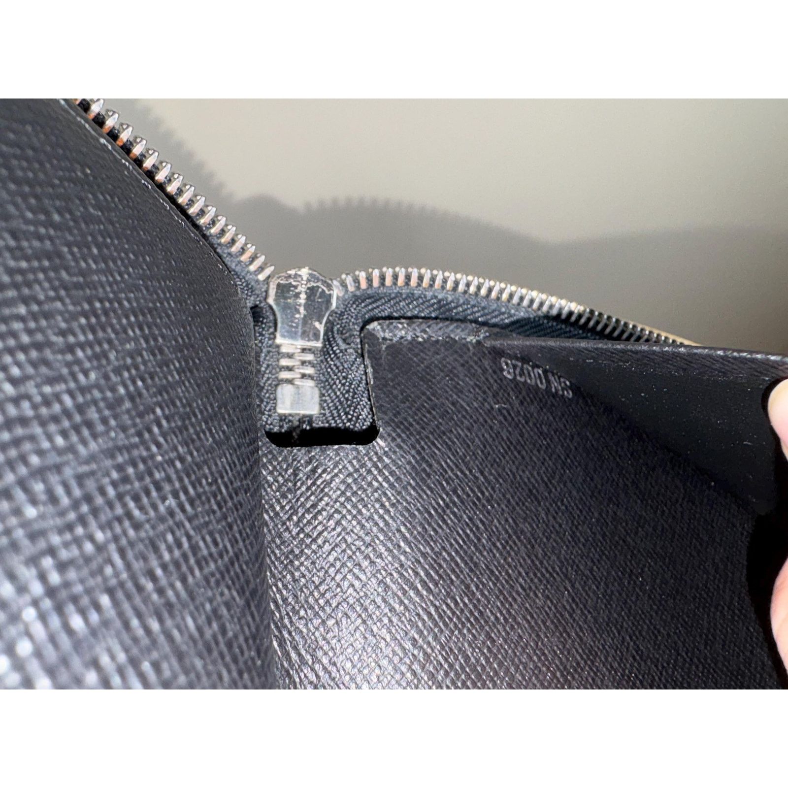 Louis Vuitton Authentic Louis Vuitton Black Epi Zippy Zip Around Wallet Size ONE SIZE - 10 Thumbnail