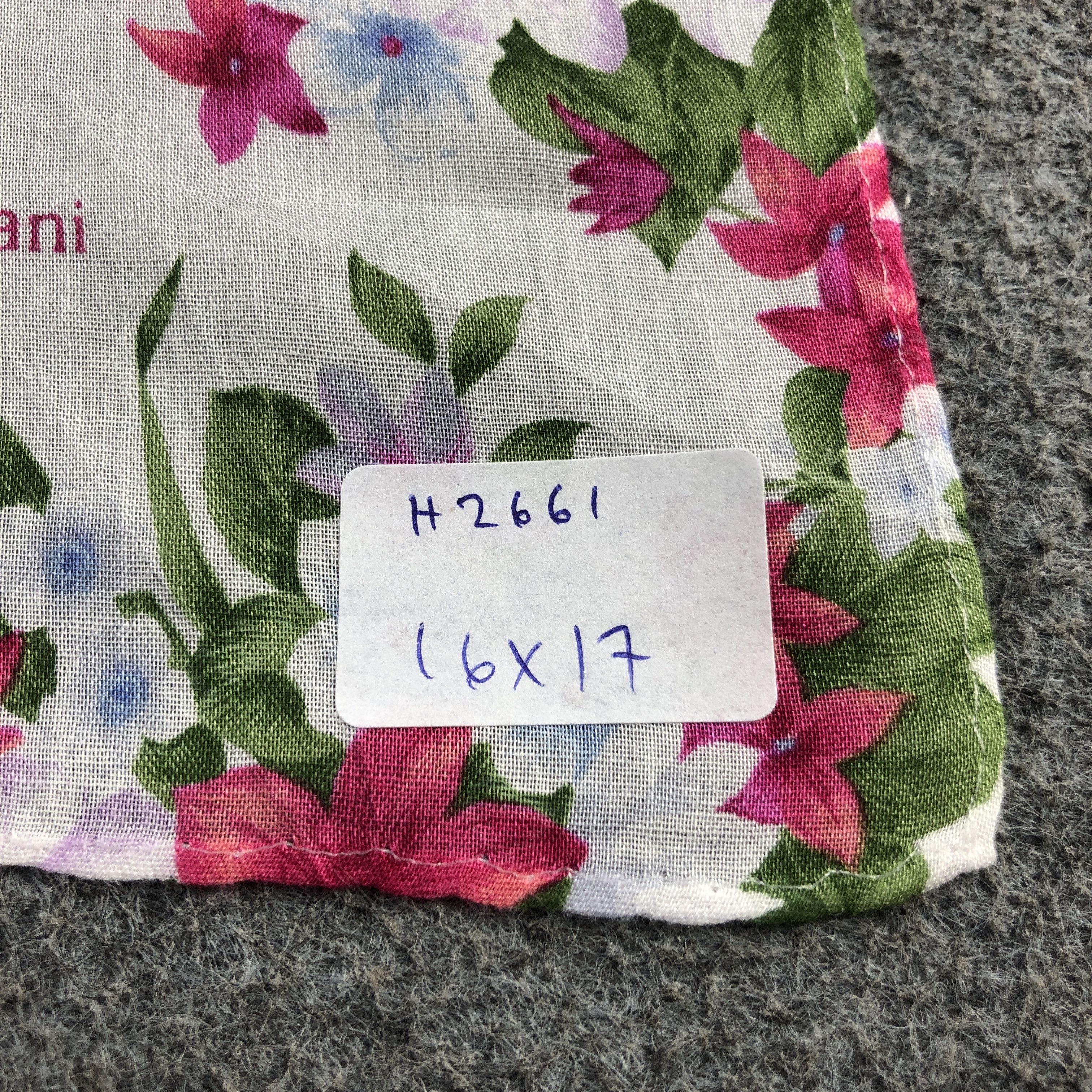 Vintage ValenTINO GarAVANI Handkerchief Neckerchief Bandana H2661 Size ONE SIZE - 8 Thumbnail