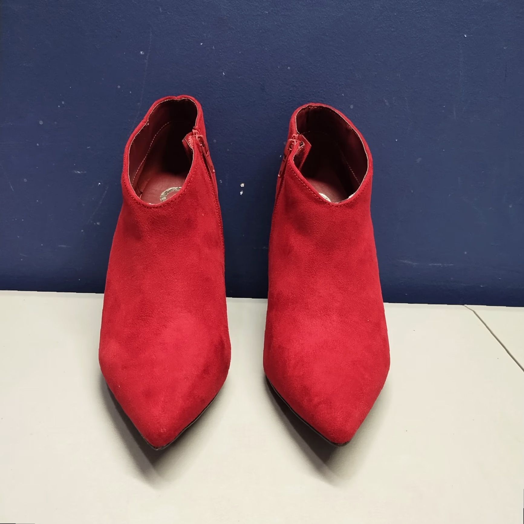 Vintage Journee Collection Demmi Stiletto Heeled Booties Womens 9 Red Pointed Toe EUC Size US 9 / IT 39 - 2 Thumbnail