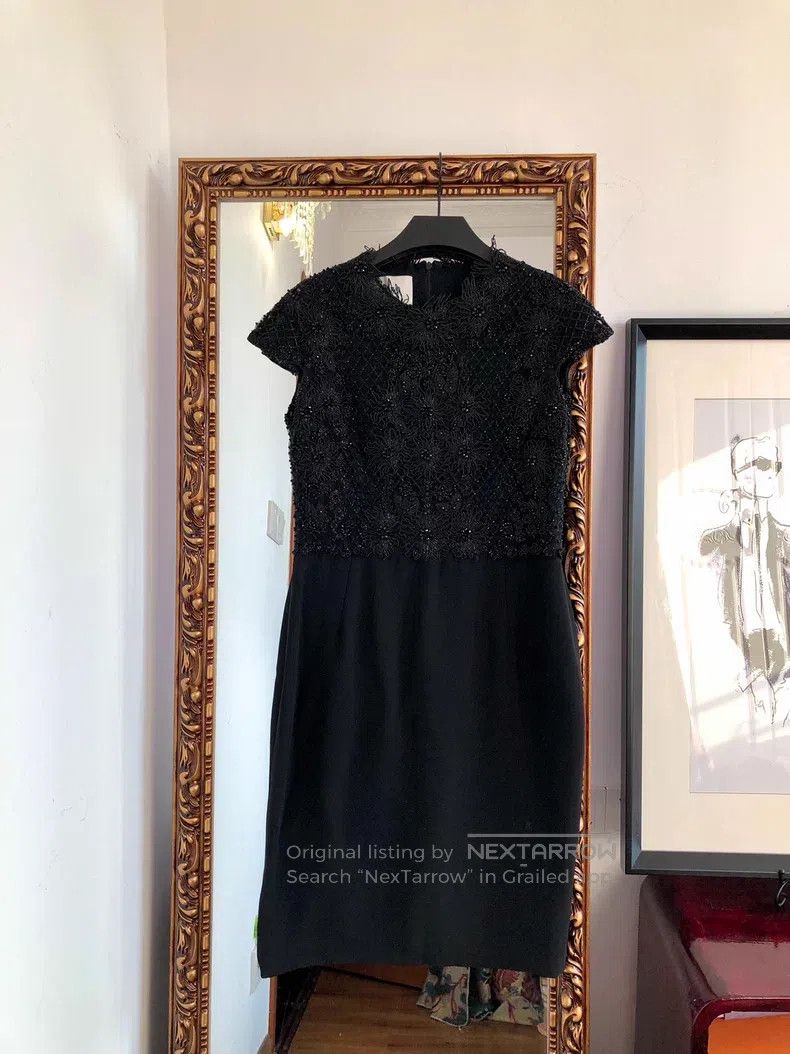 Valentino Valentino Black flower embroidered beaded evening dress Size M / US 6-8 / IT 42-44 - 2 Thumbnail