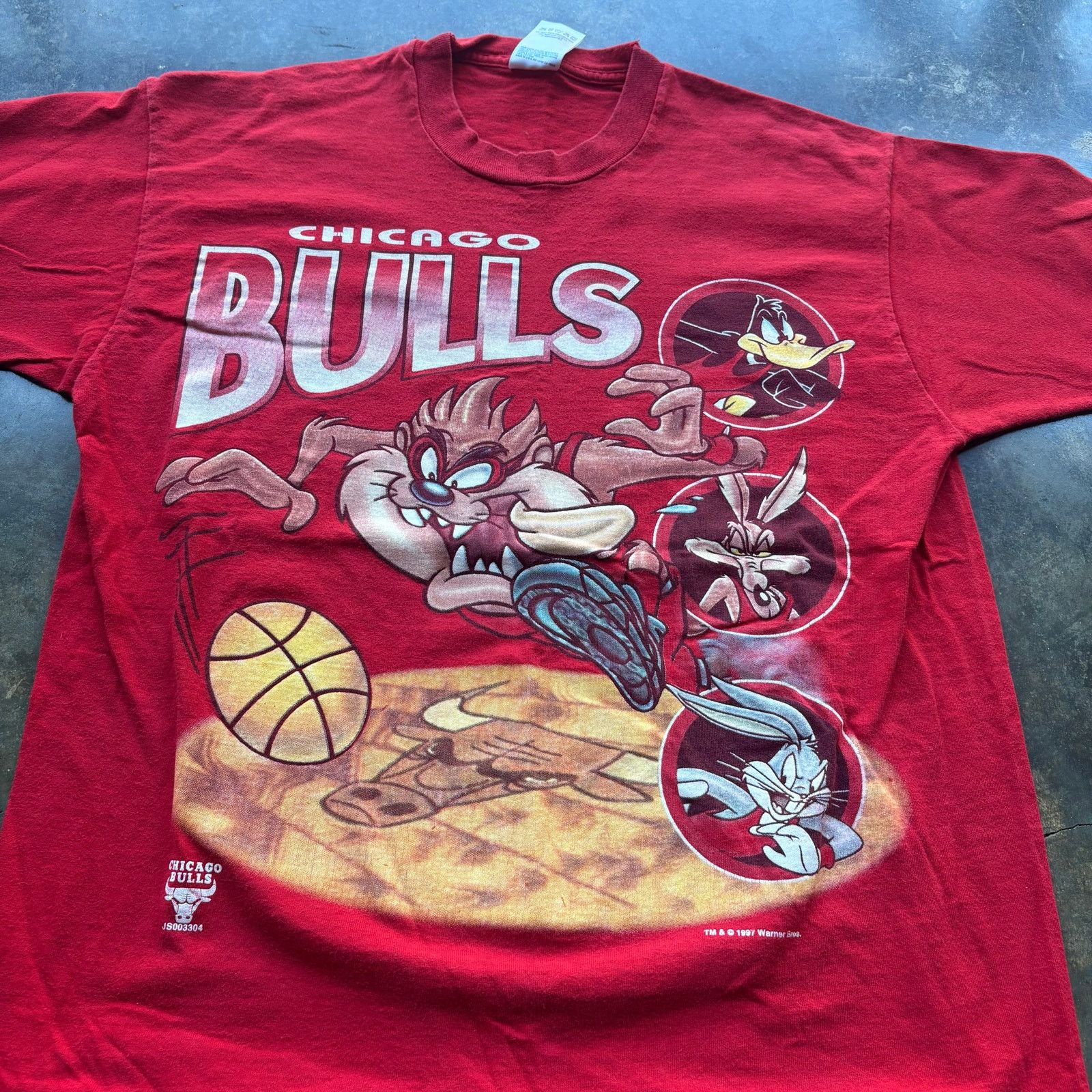 Vintage Vintage 90s Chicago Bulls Looney Tunes T-shirt Size US L / EU 52-54 / 3 - 2 Thumbnail