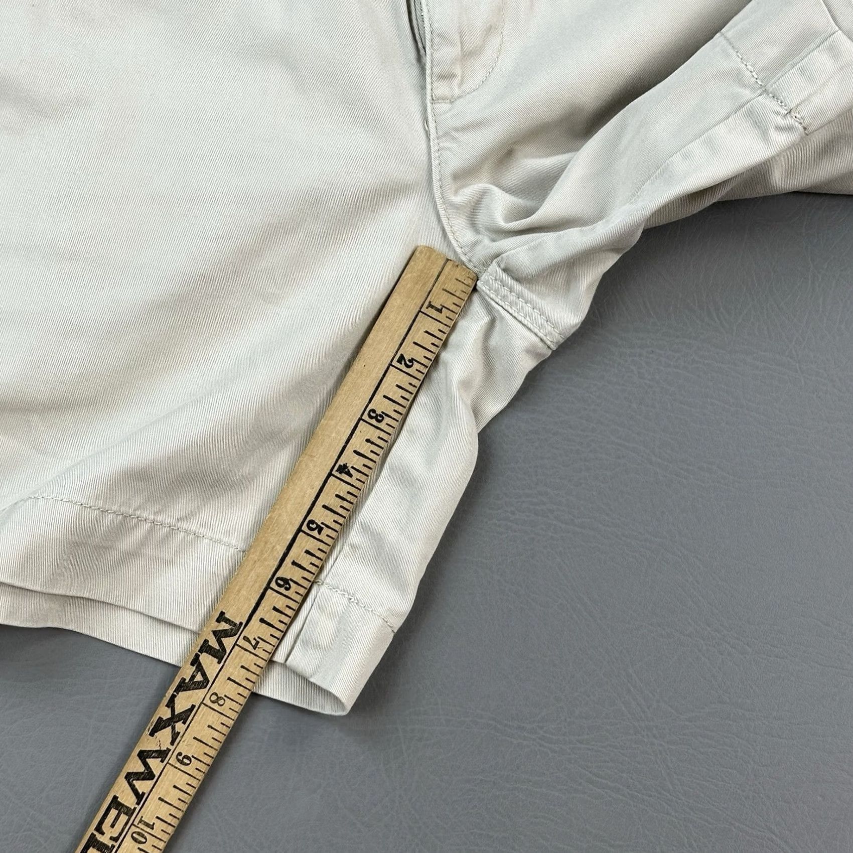 Ralph Lauren Vintage Lauren Ralph Lauren LRL Shorts Women’s 4 Beige Chino Casual Knit Cotton Front Flat Front Zip 90s Designer Retro Classic Mens Womens Size 27" / US 4 / IT 40 - 2 Thumbnail
