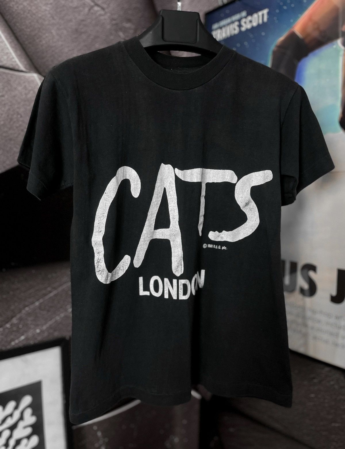 Fruit Of The Loom Vintage CATS London Graphic Tee Black Distressed Y2K Size US S / EU 44-46 / 1 - 1 Thumbnail