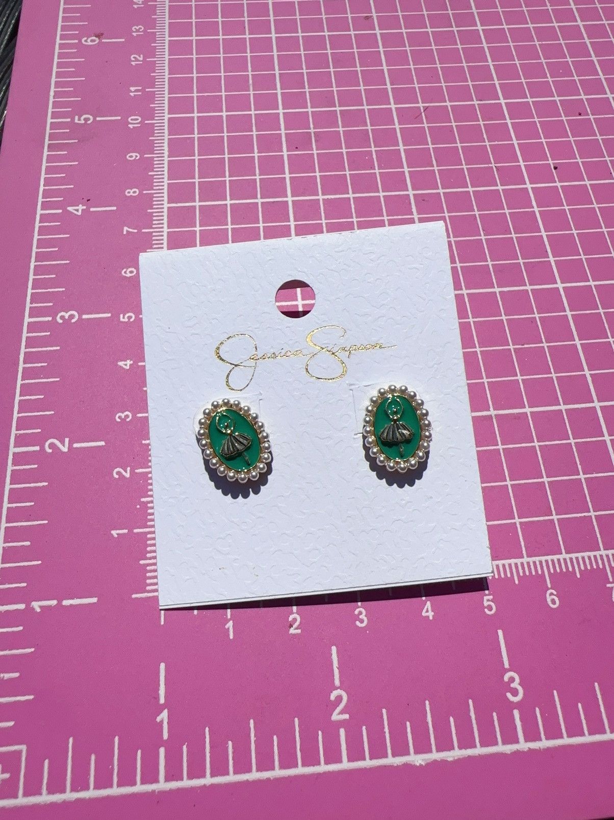 Jessica Simpson Jessica Simpson Earrings gold tone pearls around green Size ONE SIZE - 7 Thumbnail