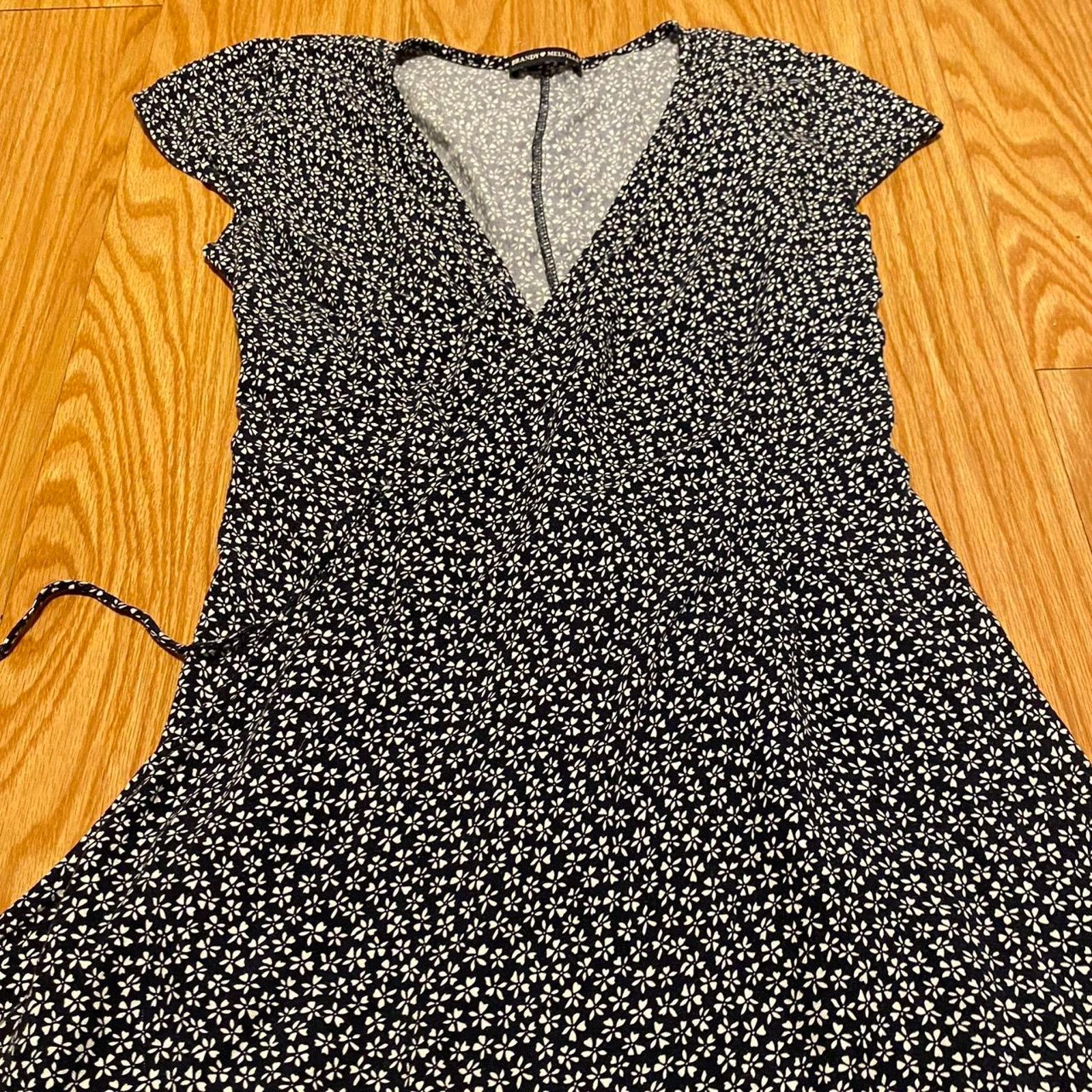 Brandy Melville Brandy Melville print tie dress Size M / US 6-8 / IT 42-44 - 2 Thumbnail