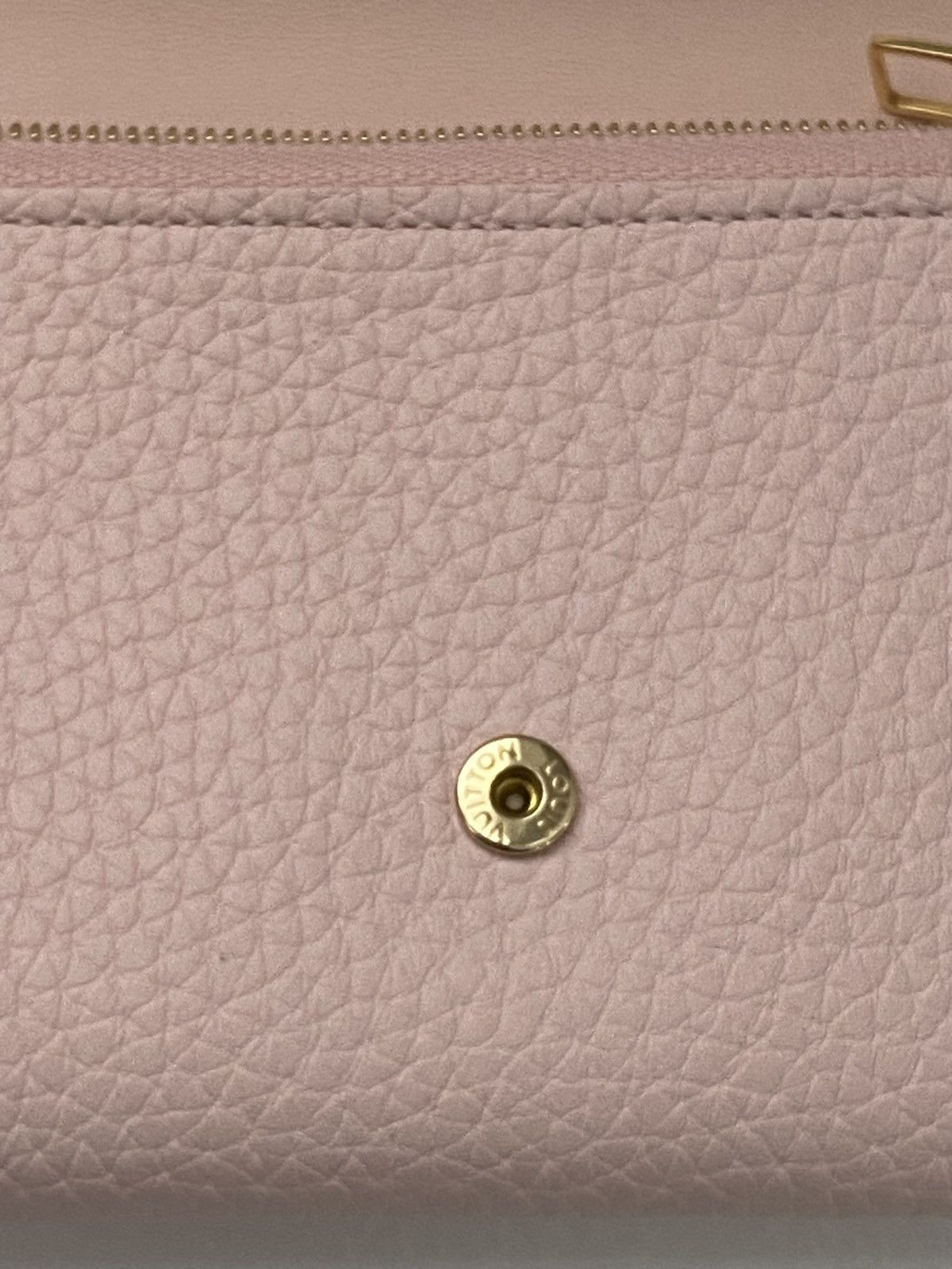 Louis Vuitton Authentic Louis Vuitton Capucines Wallet Size ONE SIZE - 13 Thumbnail