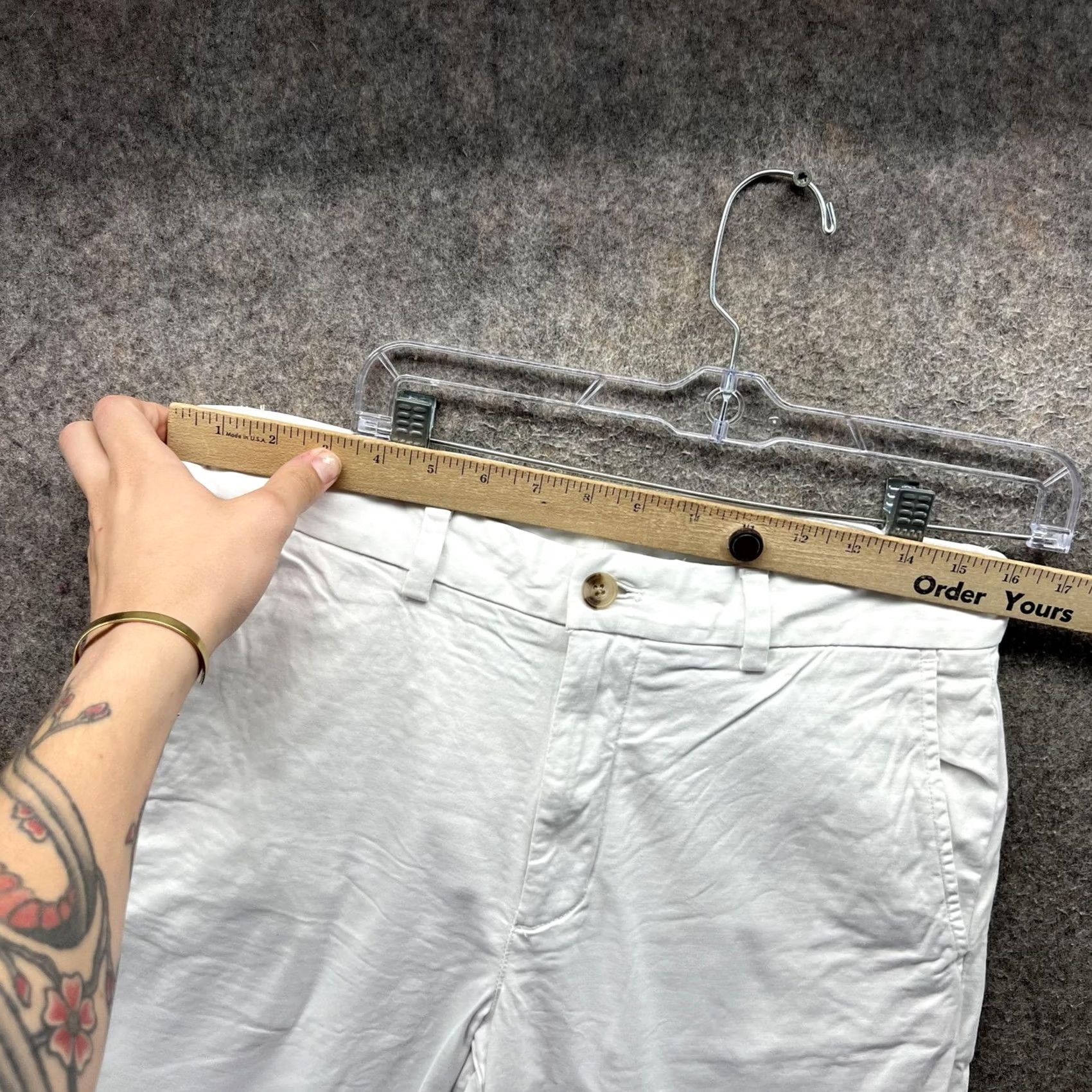 Vineyard Vines Vineyard Vines Shorts Mens 31 White Chino Flat Front 9 Inseam Casual Summer Size US 31 - 4 Thumbnail