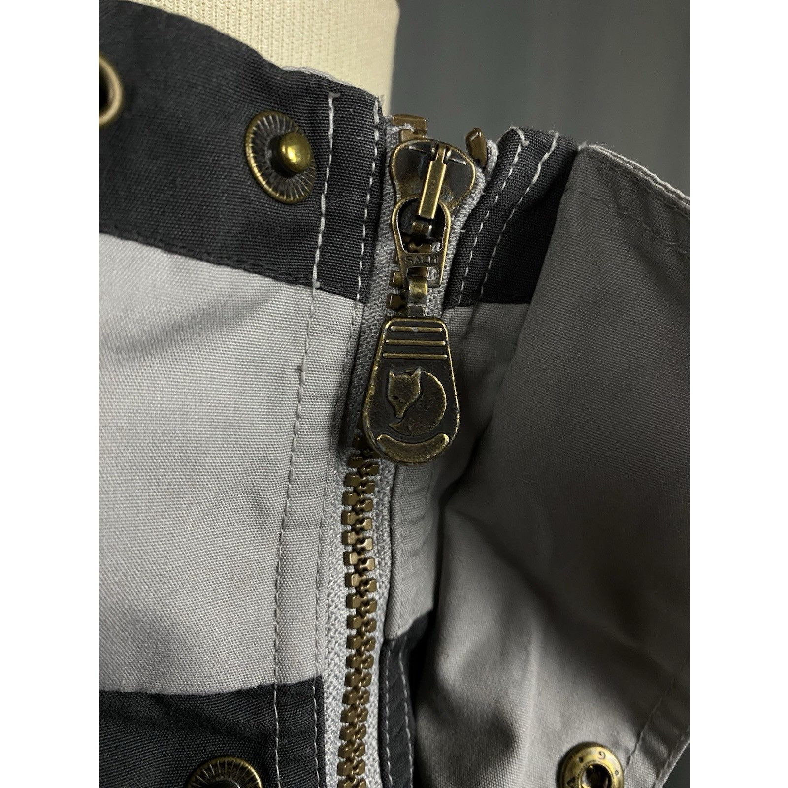 Fjallraven Fjallraven Men's Gray Multipocket Utility Hunting Windbreake Size US L / EU 52-54 / 3 - 9 Thumbnail