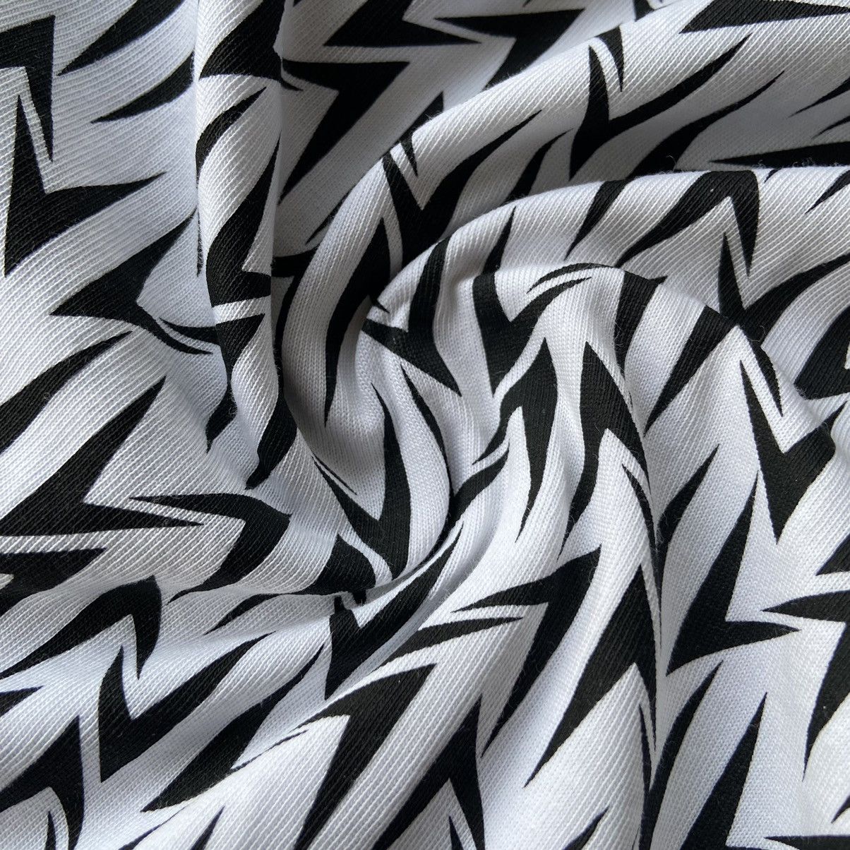 Neil Barrett White Black Lightning Bold Printed Cotton T Shirt Size US L / EU 52-54 / 3 - 6 Thumbnail