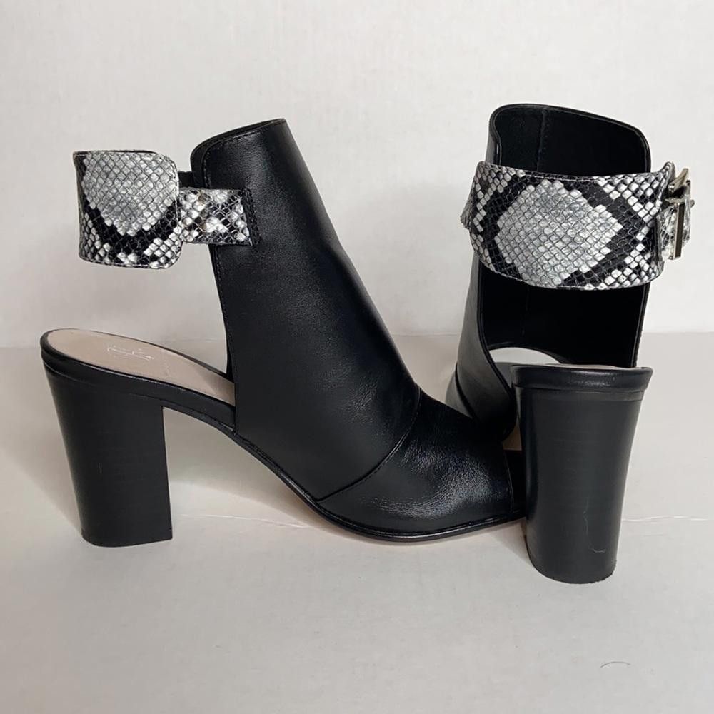 Designer Andrew Stevens Black Leather Cheyenne Stacked Heel, Size 8.5 Size US 8.5 / IT 38.5 - 6 Thumbnail