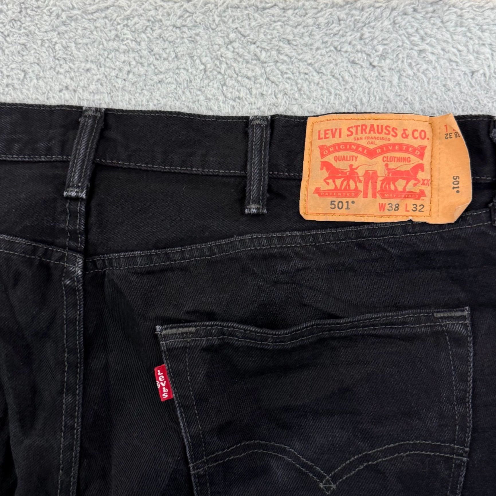 Levi's VINTAGE Levi's 501 Jeans Mens 38x32 Black Denim Straight Leg Button Fly Grunge Y2K Skate 90s Cowboys USA Mens Size US 38 / EU 54 - 7 Thumbnail