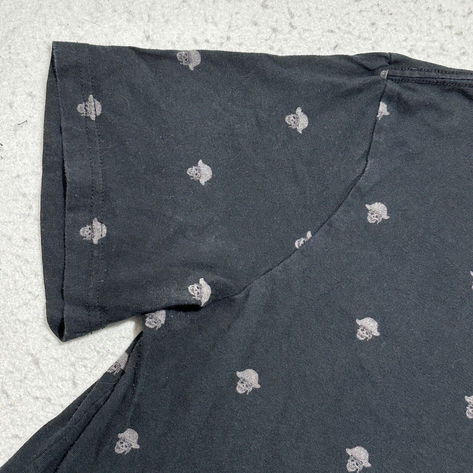 Disney Disney Medium Pirates of the Caribbean Skull Pattern T Shirt Size US M / EU 48-50 / 2 - 6 Thumbnail