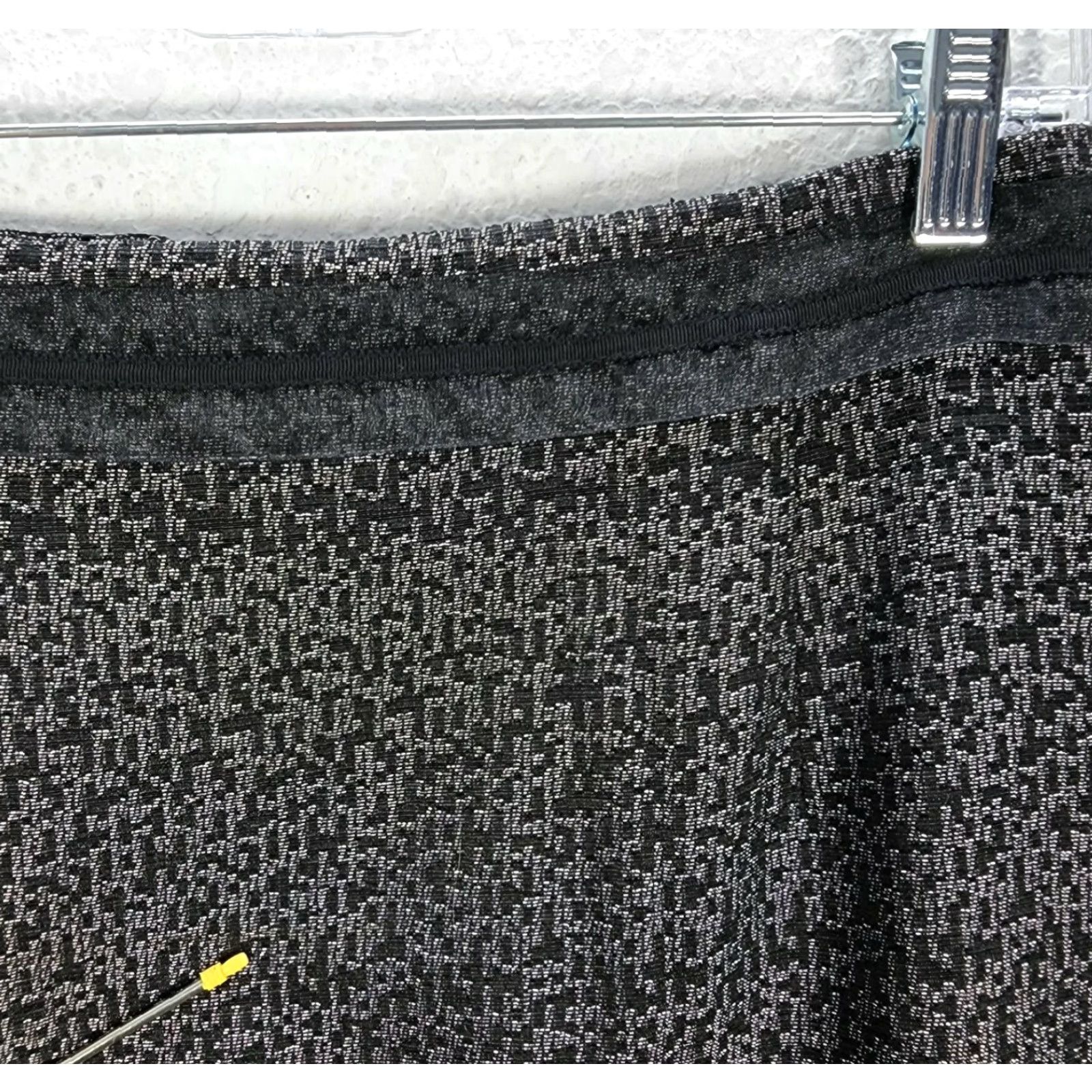 Vintage Antonio Melani Gray Abstract Print Mini Skirt Sz 6 Women’s Lined Polyester Rayon: Short, Casual, Party/Cocktail, Regular, Summer Womens Size 28" / US 6 / IT 42 - 4 Thumbnail
