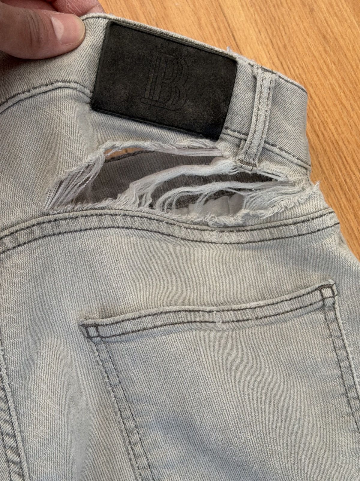 Pierre Balmain Pierre Balmain Light Grey Thrashed Biker Moto Skinny Denim. Size US 33 - 12 Thumbnail