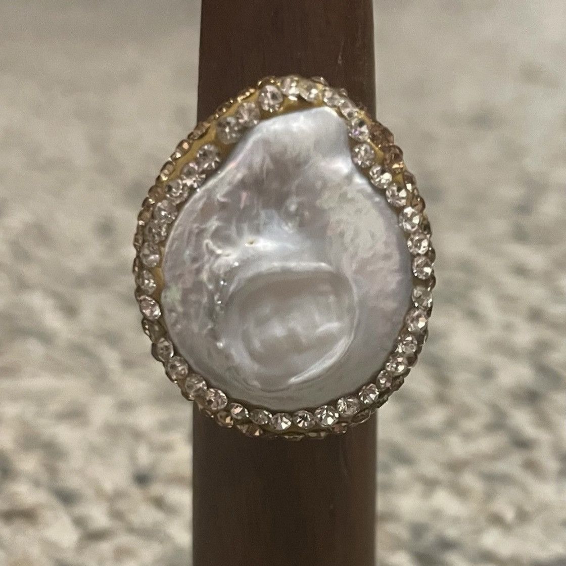 Vintage Big Pearl Ring w/ Gold Zirconia Rhinestones Studded on Sides Size ONE SIZE - 2 Thumbnail