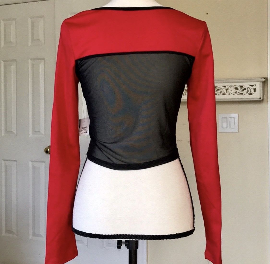 Other BODY CENTRAL LONG SLEEVE TOP WITH BLACK SHEER Size S / US 4 / IT 40 - 4 Thumbnail
