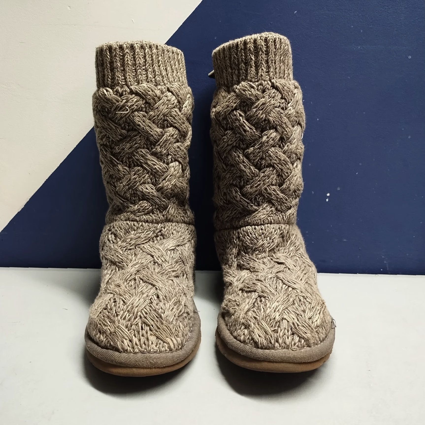 Ugg UGG Australia Isla Knit Boots Womens Size 5 Gray Slip-On Mid Calf Comfort Size US 5 / IT 35 - 2 Thumbnail