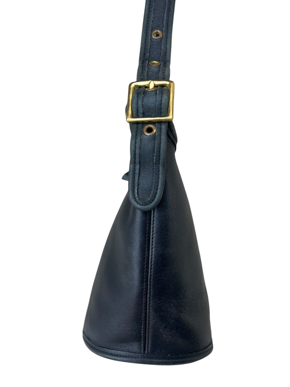 Coach Vintage 90s Coach Usa Patina Black Cowhide Leather Sling Bag Size ONE SIZE - 9 Thumbnail