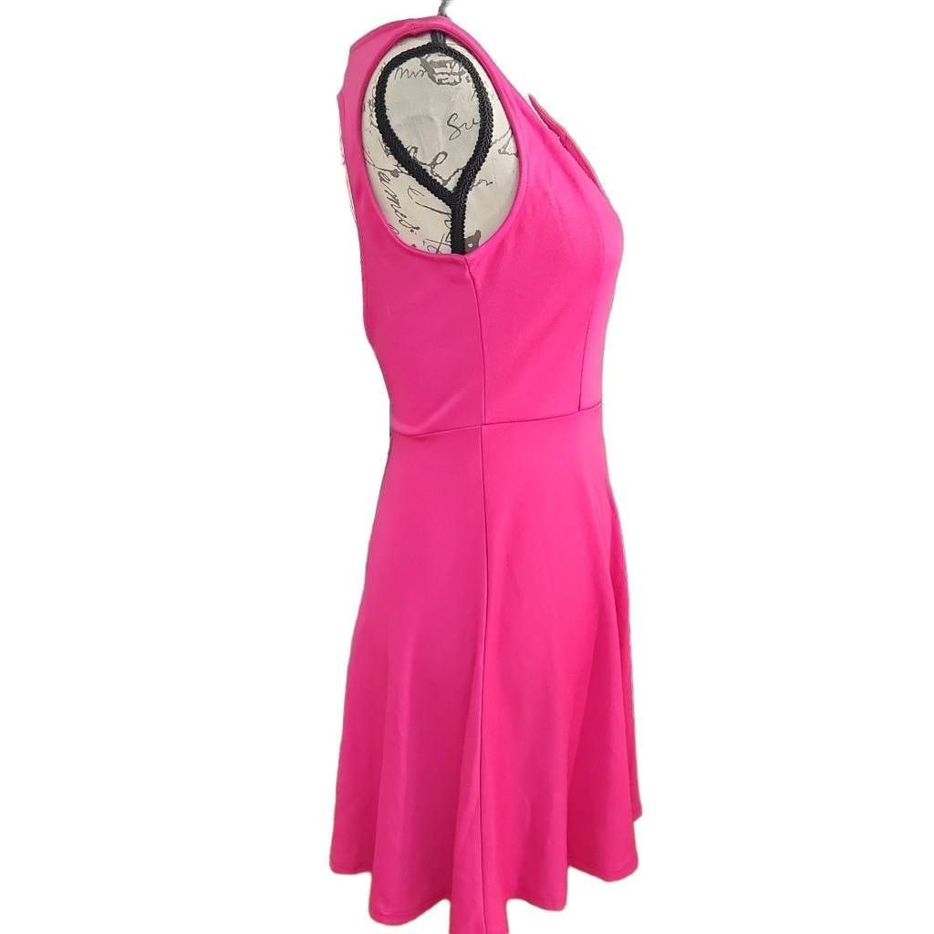 Kirra Kirra Women's Size Medium Pink Heart Cutout V-Neck Skater Dr Size M / US 6-8 / IT 42-44 - 2 Thumbnail