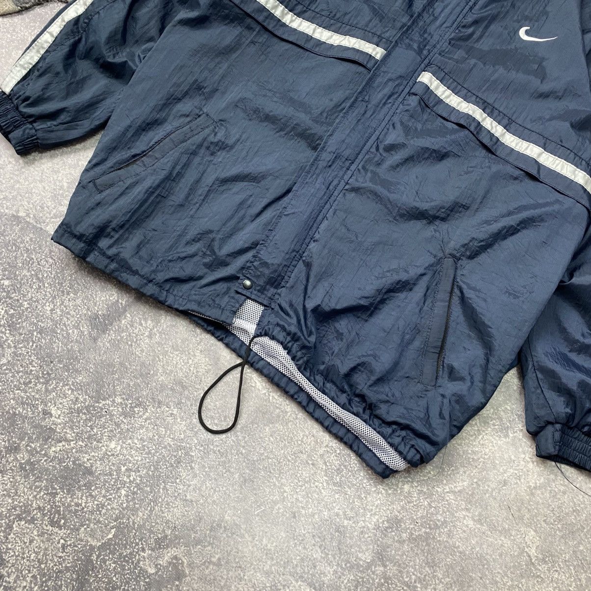 Vintage Vintage Nike Small logo Tracked Nylon 90’s light jacket Size US L / EU 52-54 / 3 - 7 Thumbnail