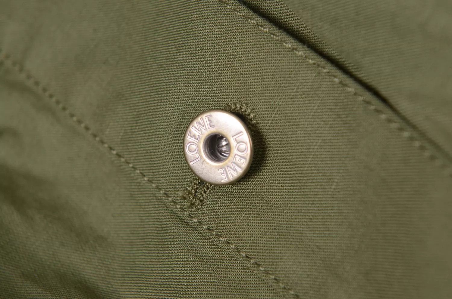 Loewe Loewe Green Embossed Logo Leather Tag Cotton Notch Collar Size XS / US 0-2 / IT 36-38 - 2 Thumbnail