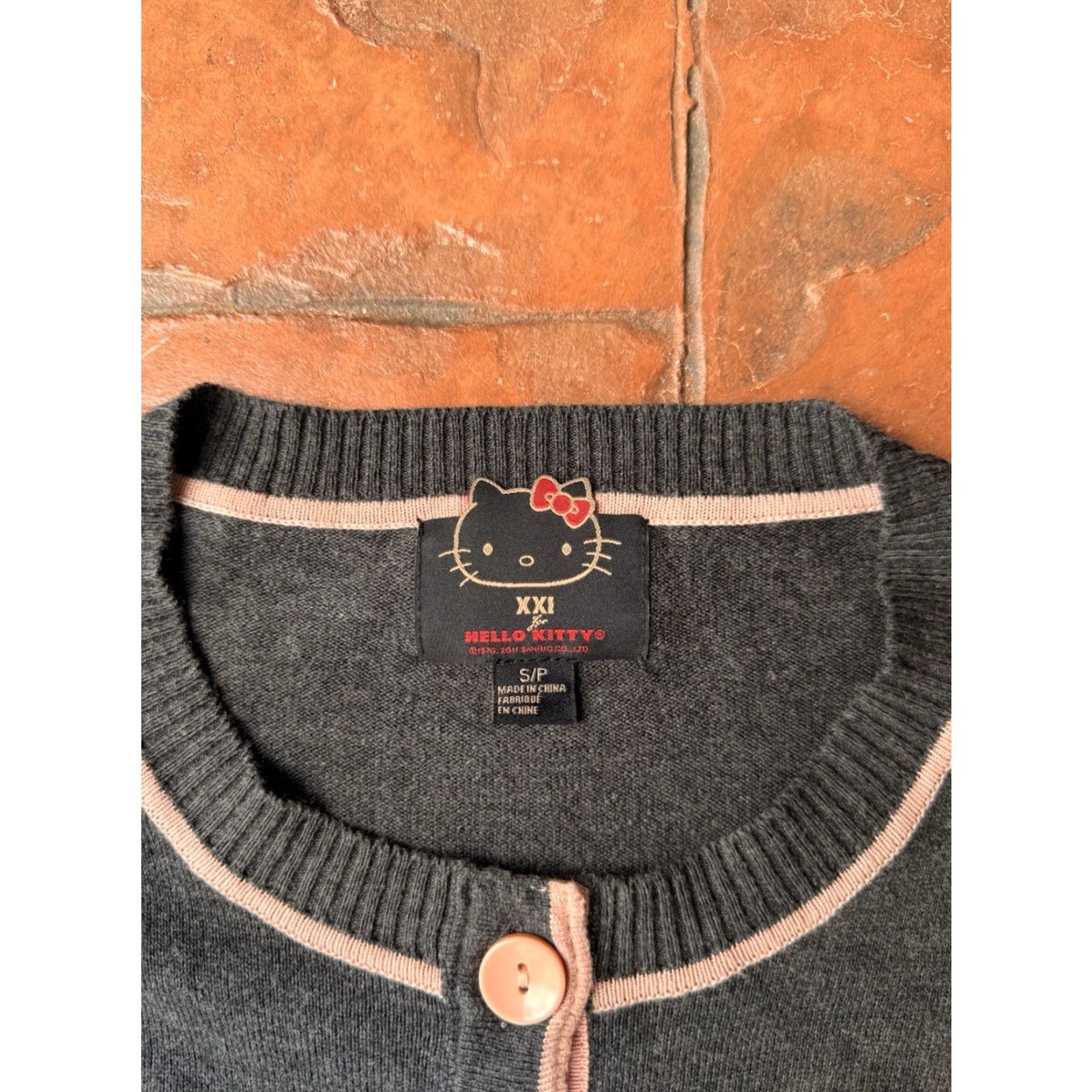 Vintage Y2K Hello Kitty x Forever 21 Cardigan Sweater Women’s Small Gray Cotton Long Sleeve V-Neck Size S / US 4 / IT 40 - 2 Thumbnail