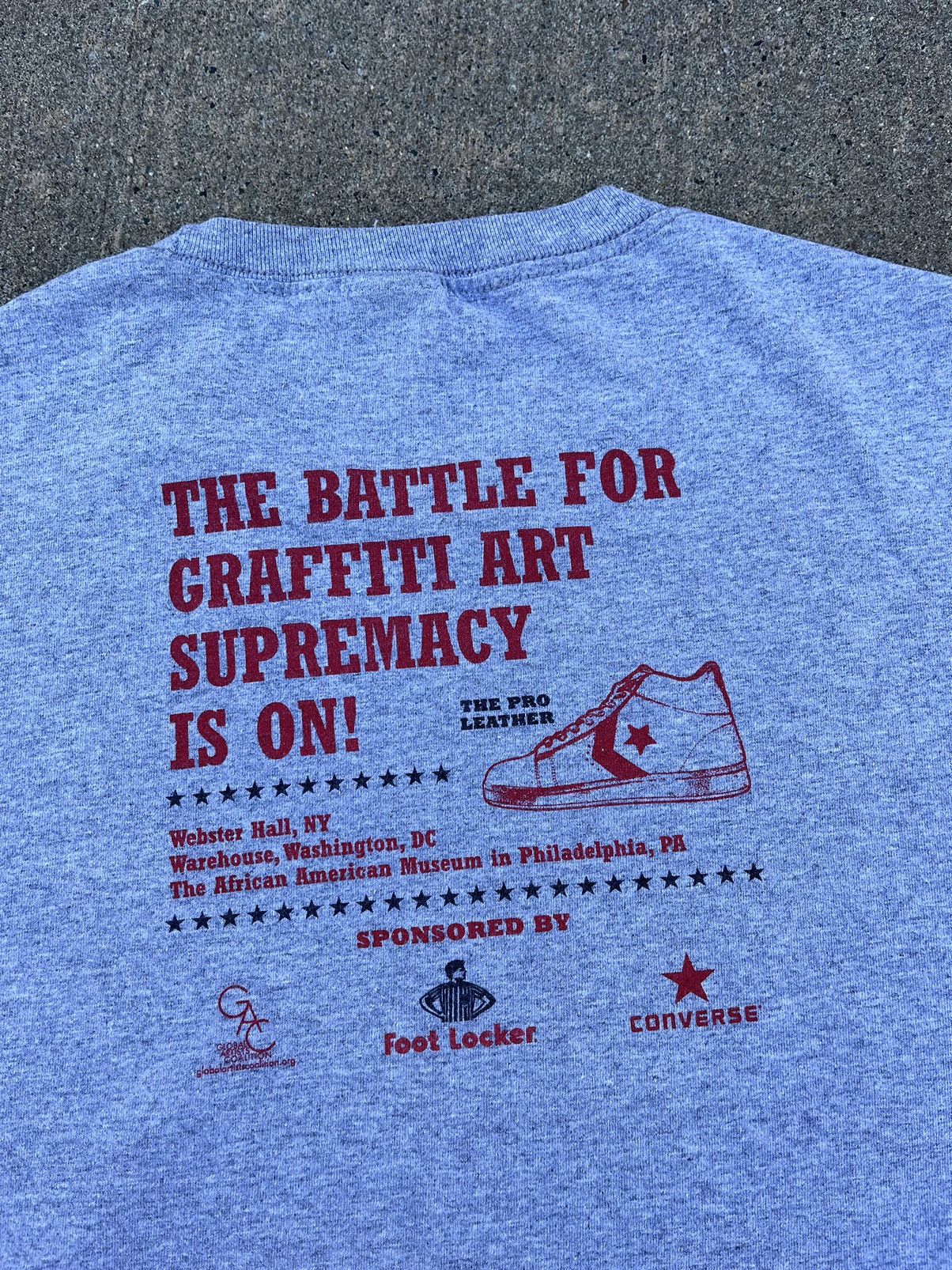 Converse × Vintage Vintage 00’s Converse “Sneaker Art Battle” T-Shirt Size US L / EU 52-54 / 3 - 17 Thumbnail
