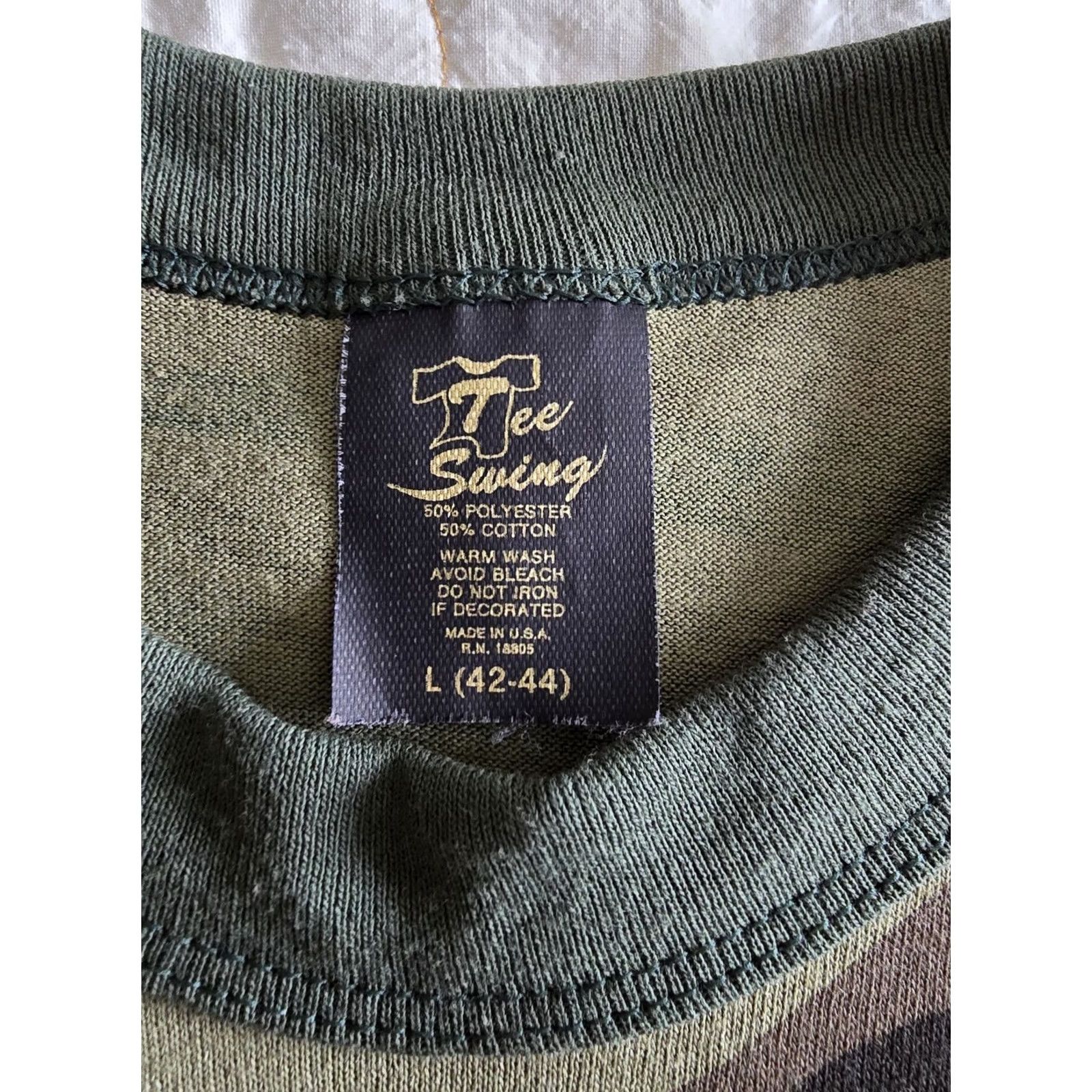 Vintage VINTAGE Camouflage Hunting Camo Short Sleeve t-shirt LARGE Tee Swing Unisex Adult 1980s Woodland Green Graphic Tee 80s Mens Womens Size US L / EU 52-54 / 3 - 4 Thumbnail