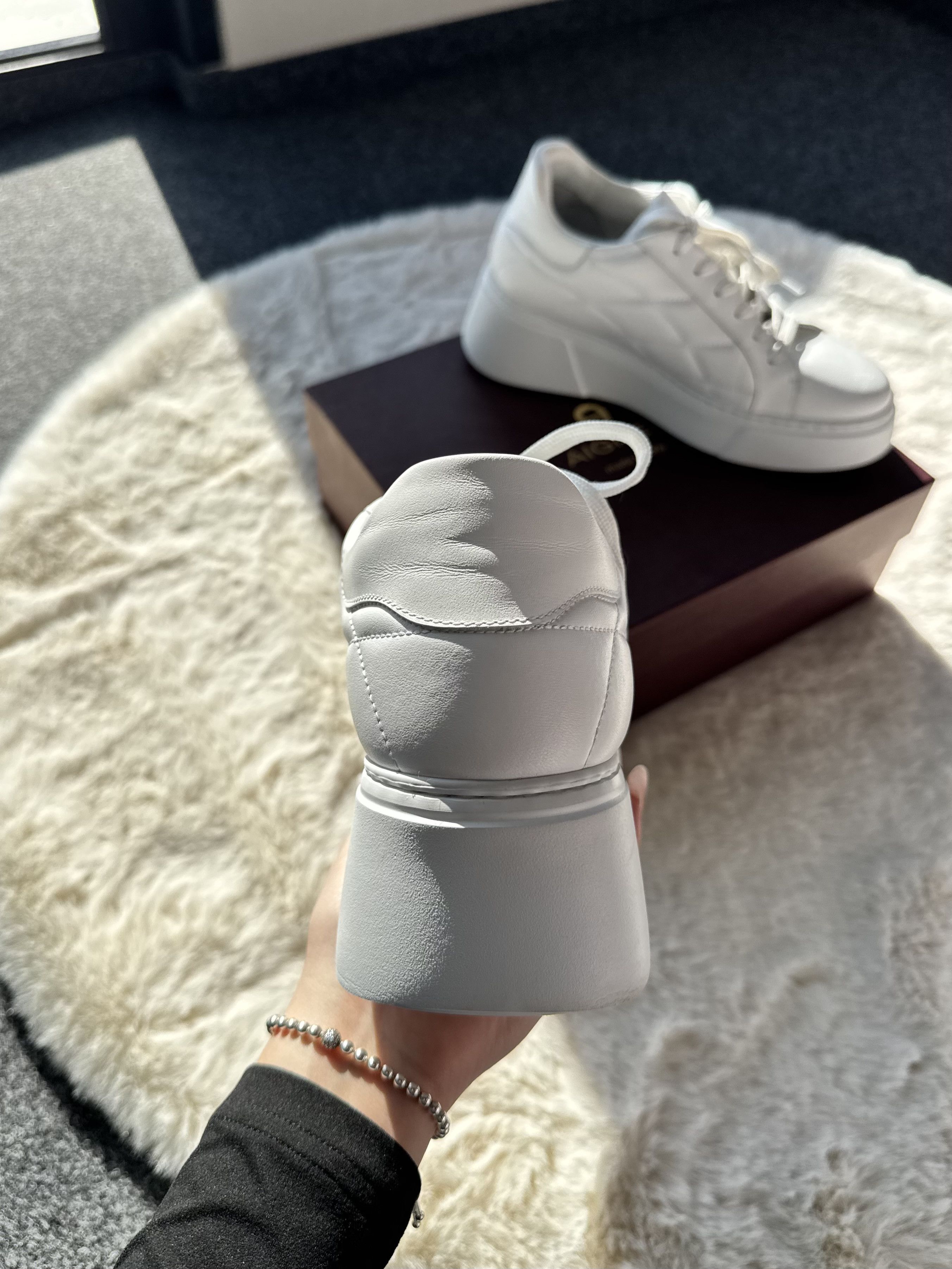 Aigner Aiger Elaine 13 Women's Low Sneakers White 39 Size US 9 / IT 39 - 7 Thumbnail