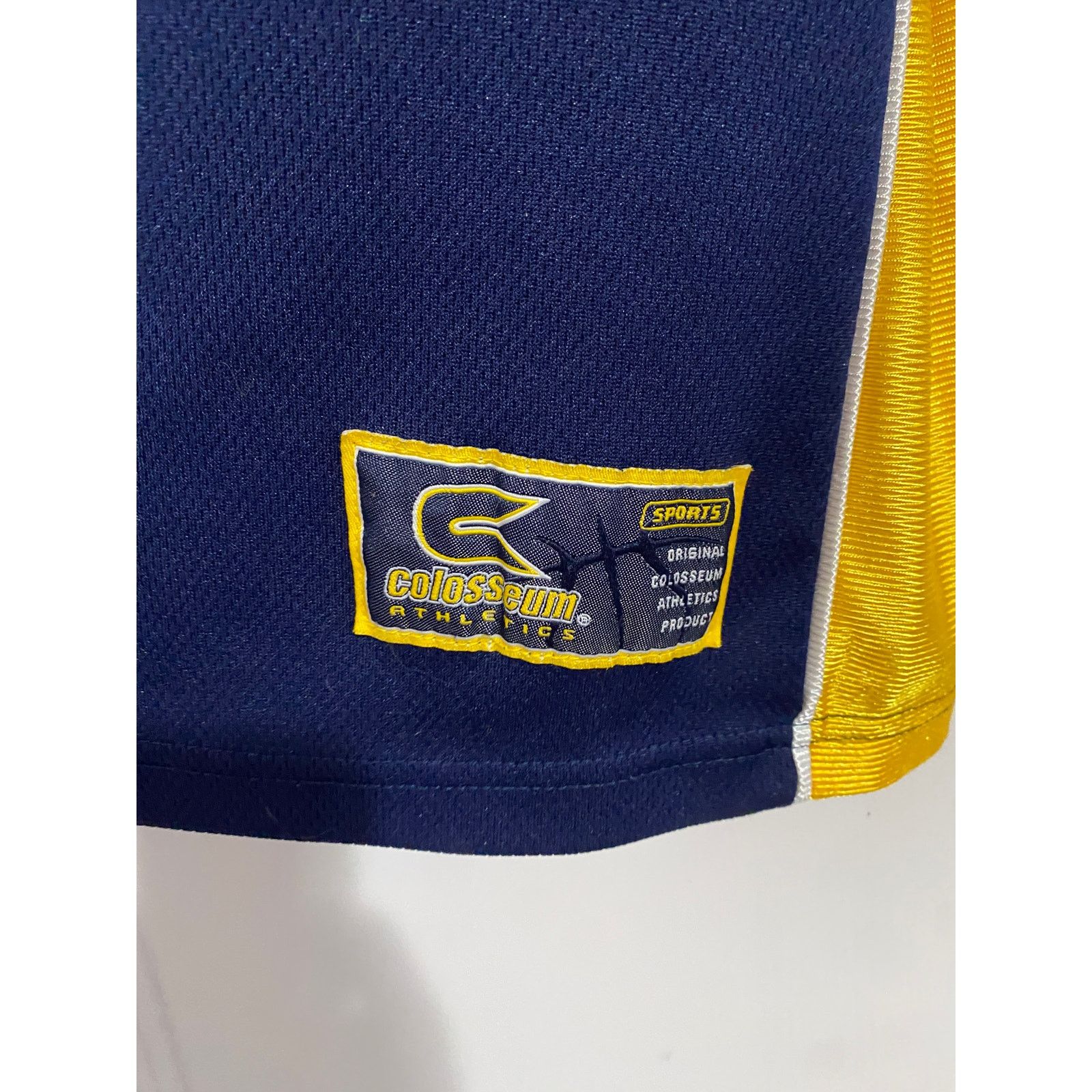 Colosseum Athletics Michigan Wolverines College Basketball Jersey Size XL Size US XL / EU 56 / 4 - 6 Thumbnail