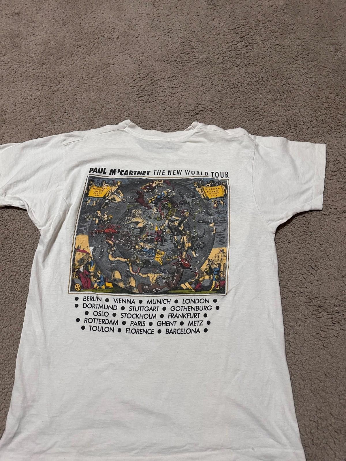 Fruit Of The Loom Vintage PAUL MCCARTNEY New World Tour 1993 Concert T-SHIRT Size US L / EU 52-54 / 3 - 8 Thumbnail