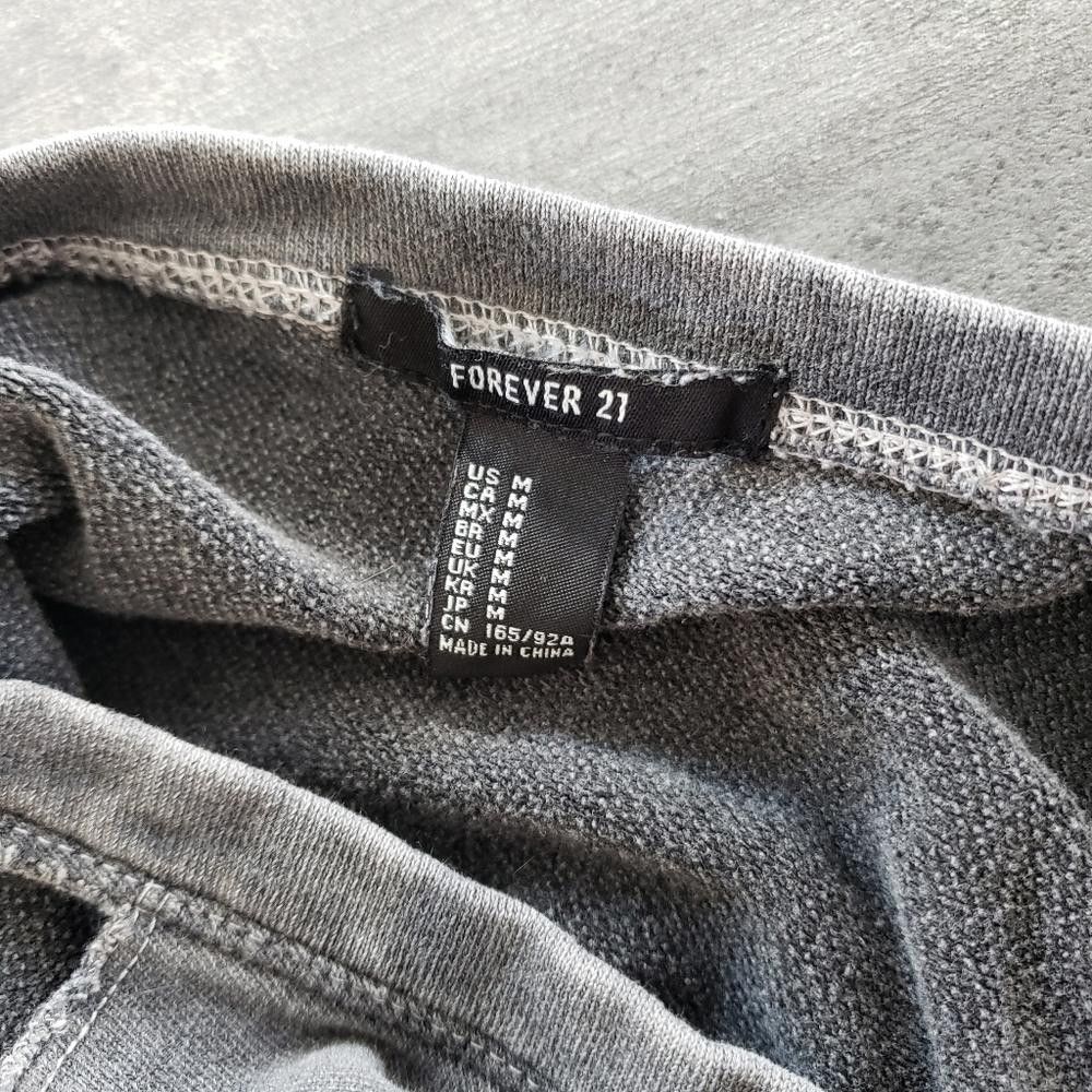 Forever 21 Grey Faded F21 Distressed Sweater Long Sleeve Size M / US 6-8 / IT 42-44 - 3 Thumbnail
