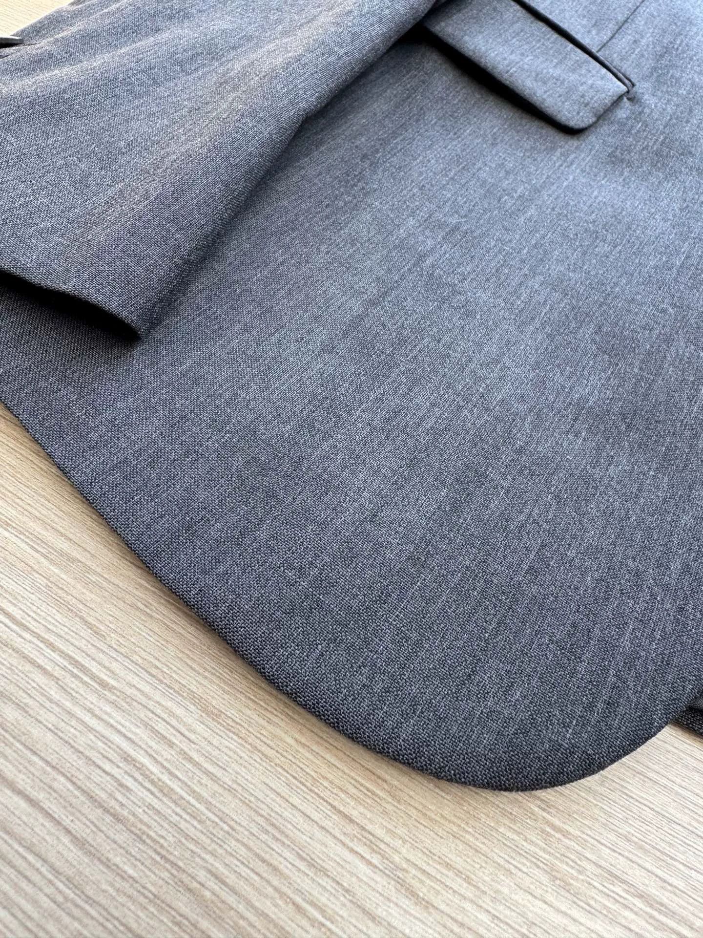 Prada Prada Dark Grey Two-Piece Suit Size US M / EU 48-50 / 2 - 3 Thumbnail