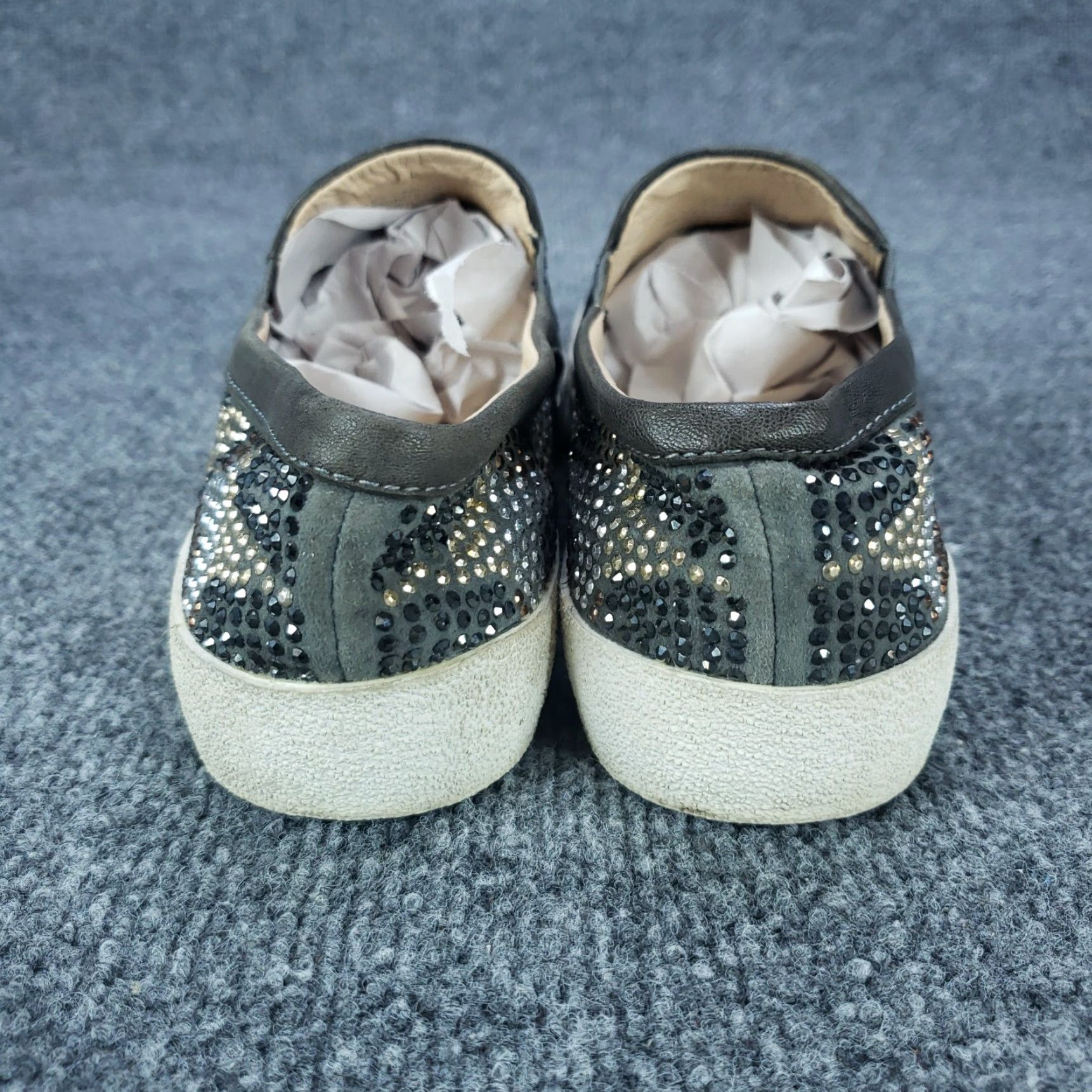 Vince Camuto Vince Camuto Gray Studded Stars Sneaker Womens Size 7.5 Size US 7.5 / IT 37.5 - 5 Thumbnail