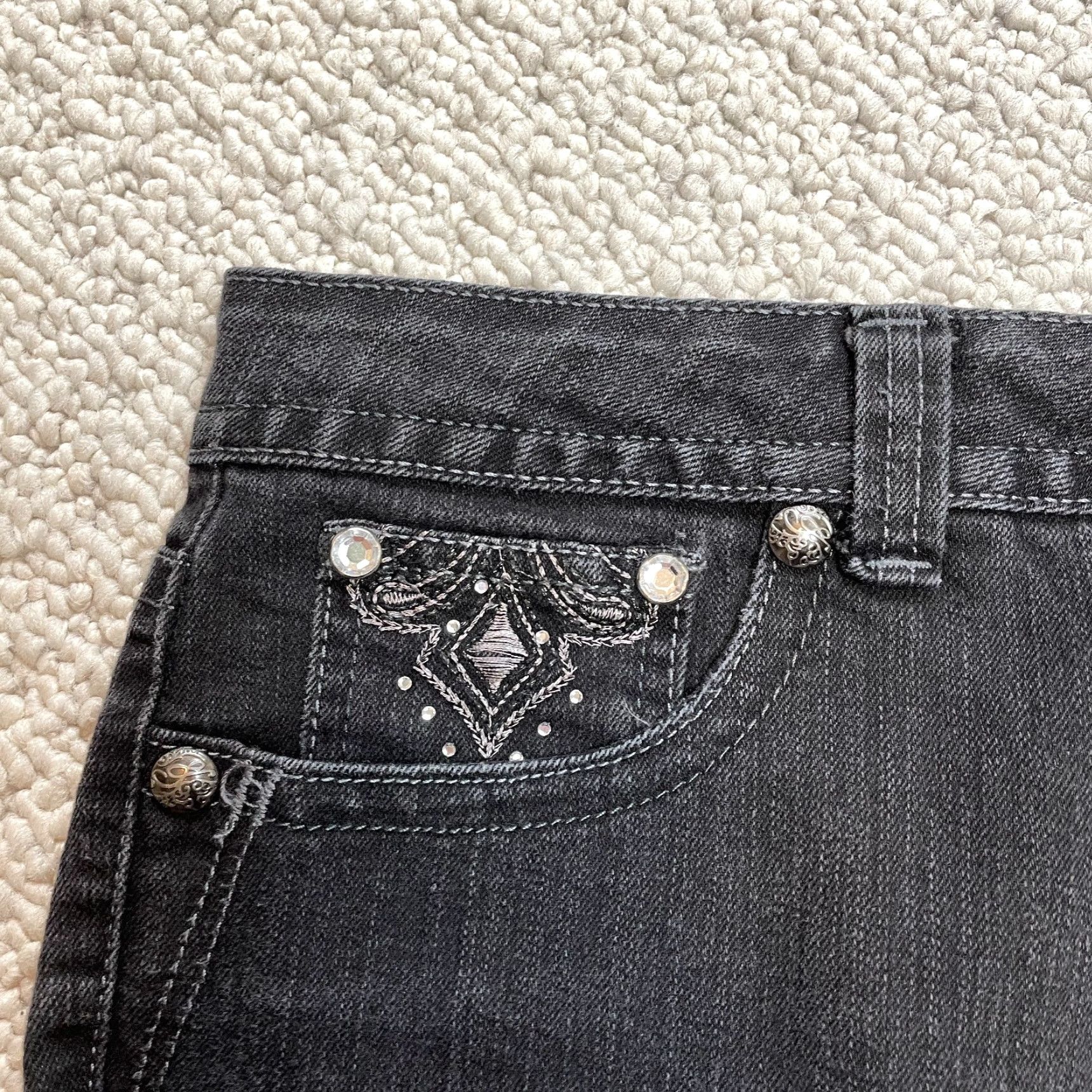 Vintage VINTAGE? No — Style&co. Jeans Womens 18 Plus Denim Straight Black 5-Pocket Embroidered 40x27 Adult Women Size 40" / US 18 - 7 Thumbnail