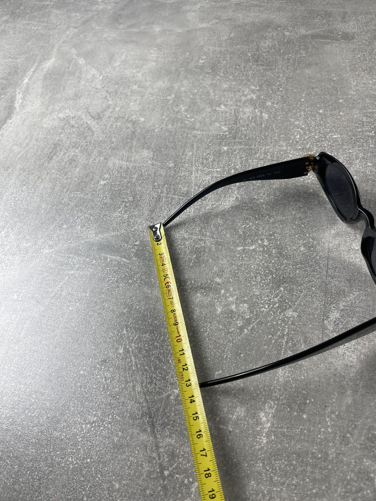 Gianfranco Ferre Y2K Gianfranco Ferré Vintage Oval Sunglasses Black Gold Size ONE SIZE - 9 Thumbnail