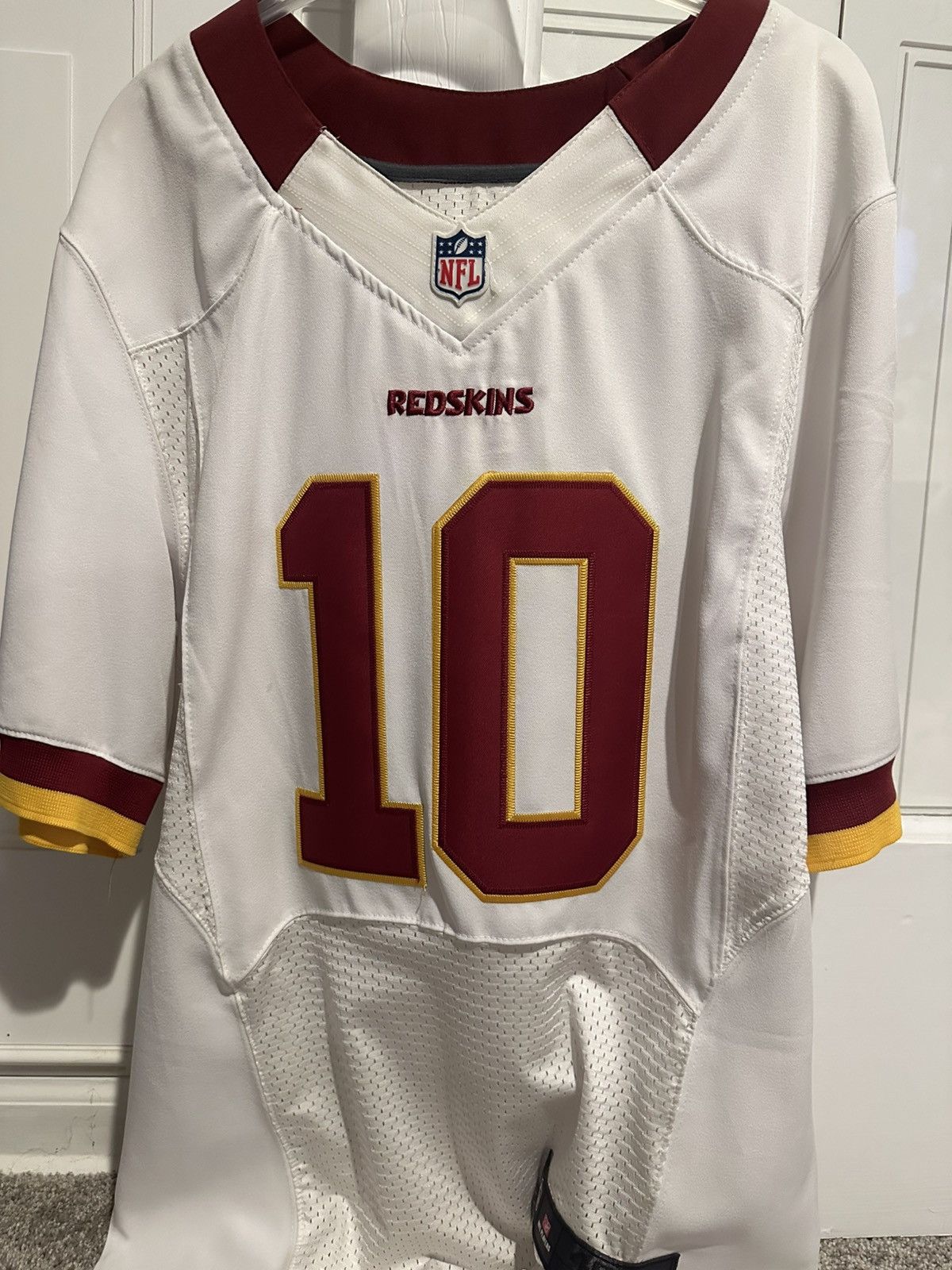 Nike Robert Griffin III Number 10 Redskins Jersey Size US M / EU 48-50 / 2 - 1 Thumbnail