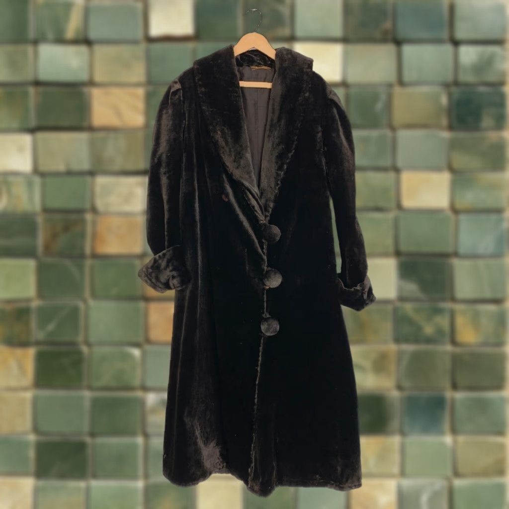 Vintage VINTAGE Marshall Field's Coat Chicago 1920s Black Velvet Overcoat S/M Velvet Coat 1920s Mens Womens Size S / US 4 / IT 40 - 1 Thumbnail