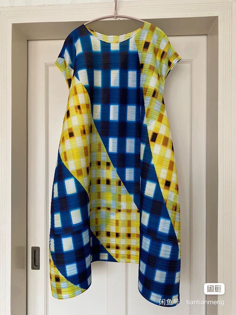 Issey Miyake issey miyake size:3 Yellow watermelon pleated dress Size XXS / US 00 / IT 34 - 1 Thumbnail
