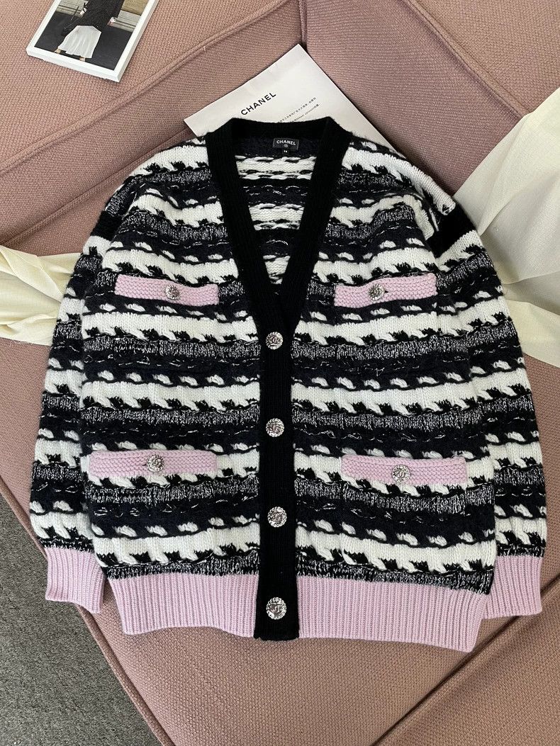 Chanel Chanel 22B pink and black striped cashmere cardigan jacket Size XS / US 0-2 / IT 36-38 - 1 Thumbnail
