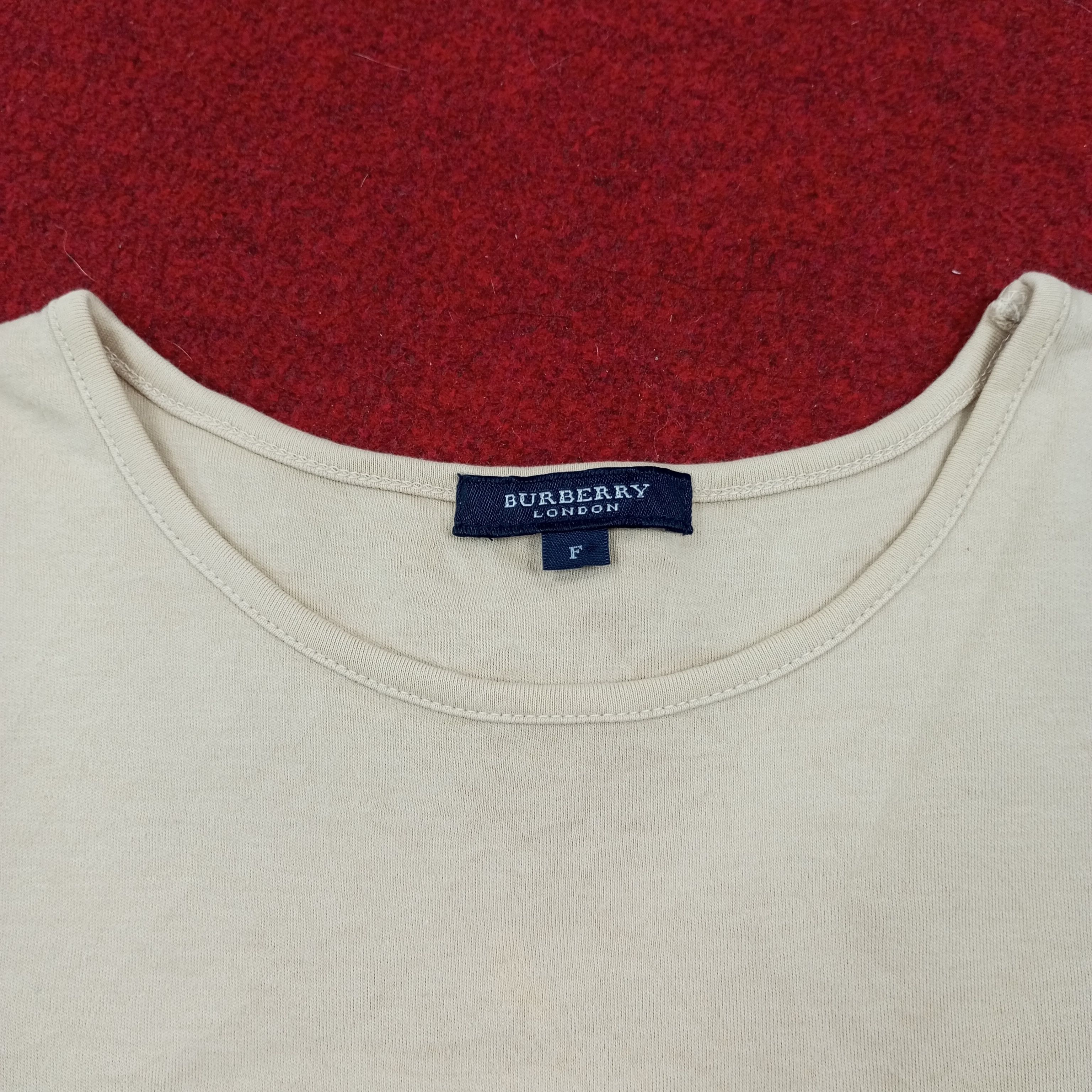 Burberry × Vintage Burberry London Fashion Brand Logo Design Custom Art Tshirt Size S / US 4 / IT 40 - 4 Thumbnail