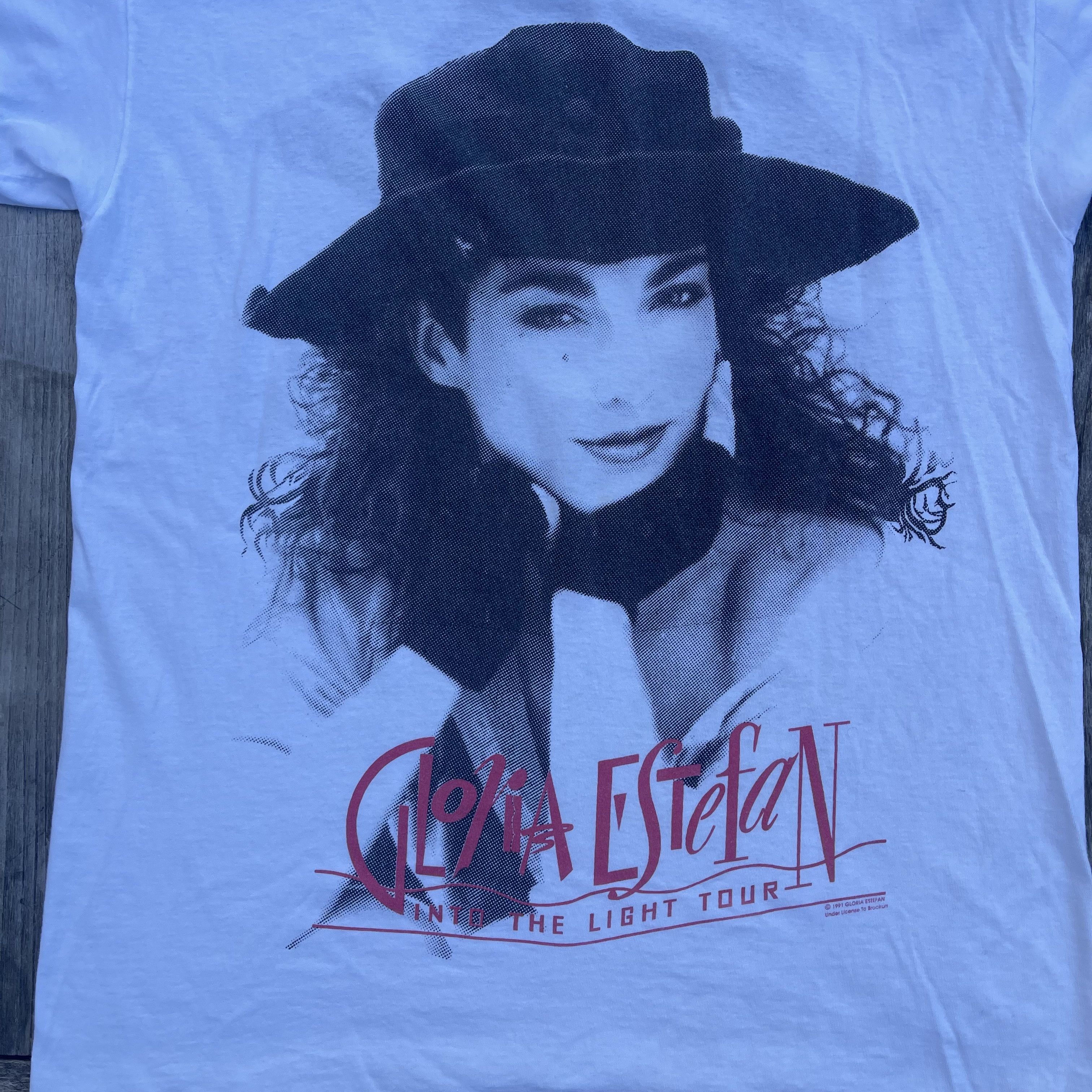 Vintage 1991 Gloria Estefan Into the Light Tour T-shirt Size US XL / EU 56 / 4 - 4 Thumbnail