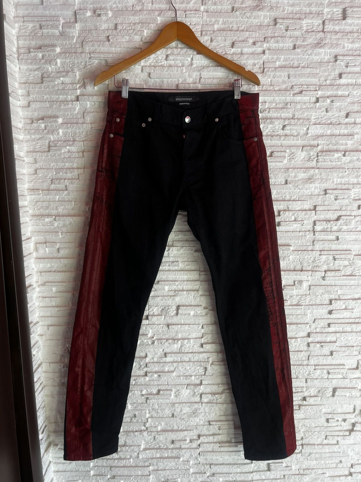 Alexander McQueen Alexander McQueen Black Jeans Red Side Stripe Taped Denim Size US 32 / EU 48 - 2 Thumbnail
