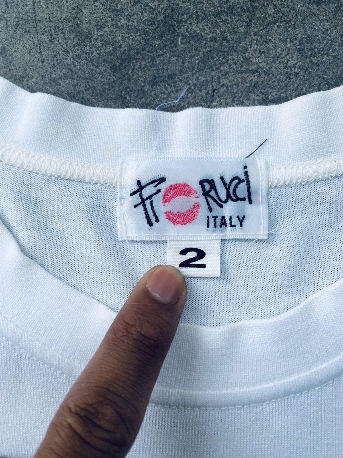 Fiorucci Vintage 90s Fiorucci Baby Kiss Art Distressed Tees Size US M / EU 48-50 / 2 - 5 Thumbnail