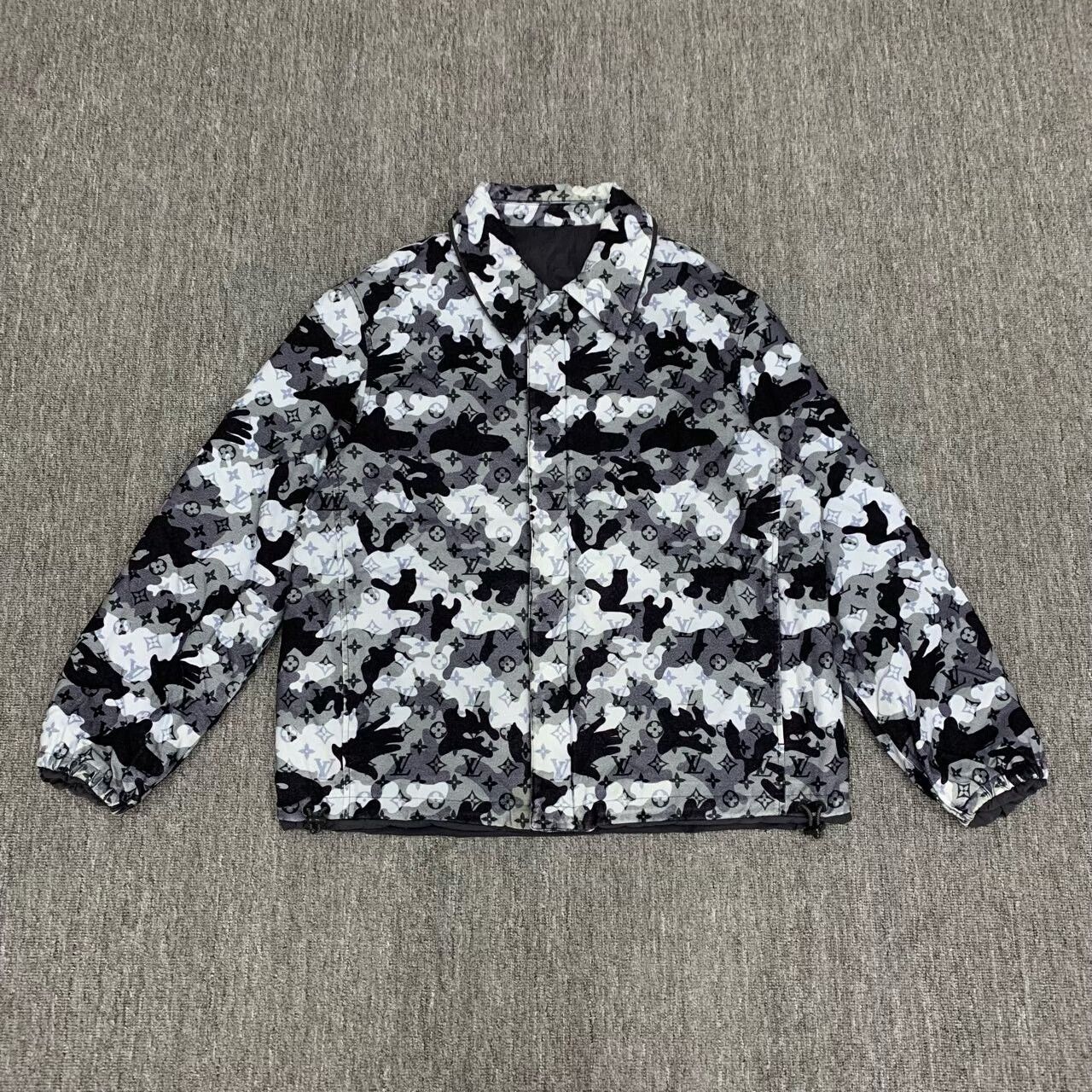 Louis Vuitton lv camouflage reversible jacket in size 52 Size US L / EU 52-54 / 3 - 1 Thumbnail