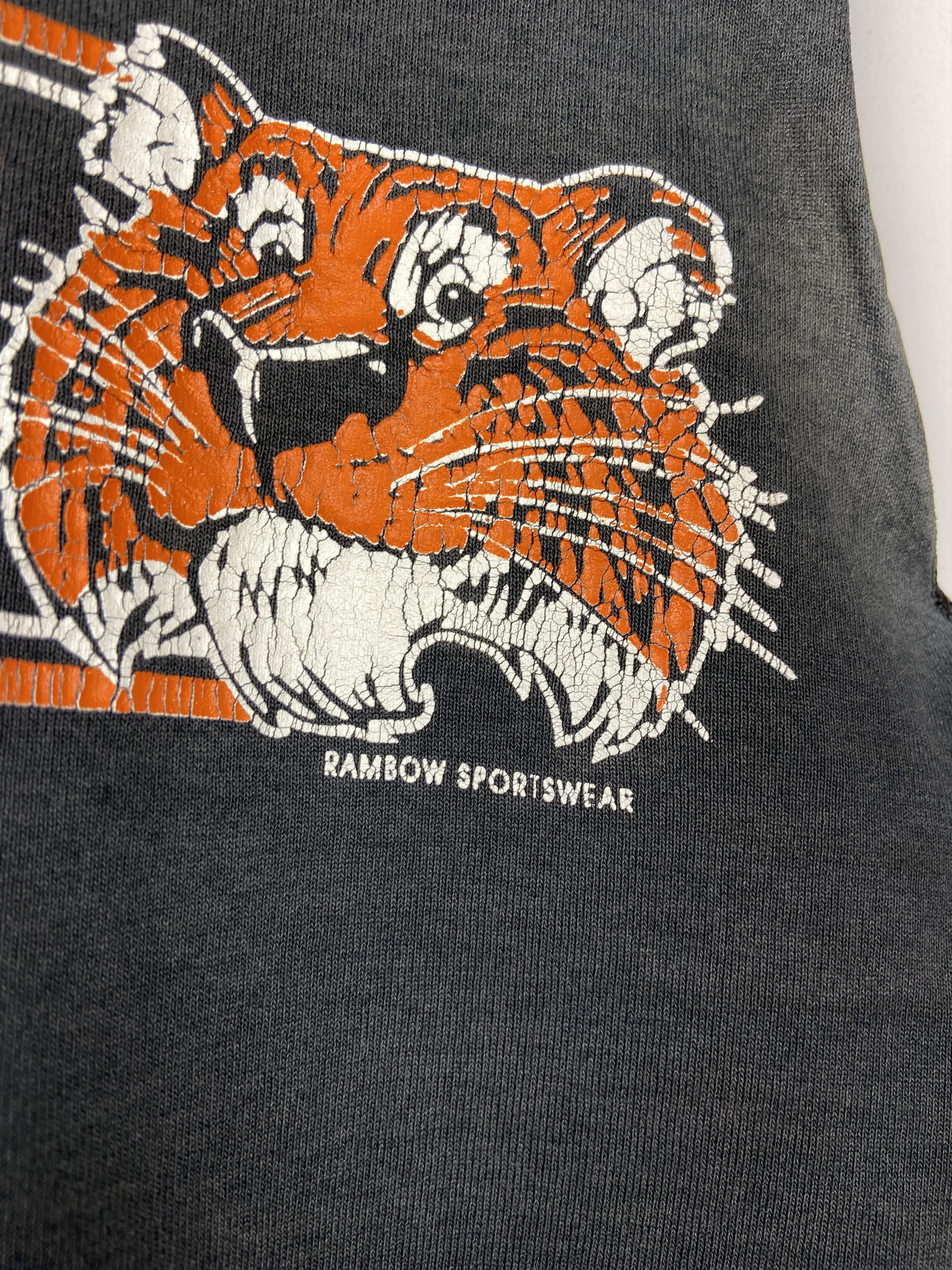 Vintage 90s Vintage Broverville Tigers Basketball College USA Tshirt Size US S / EU 44-46 / 1 - 6 Thumbnail