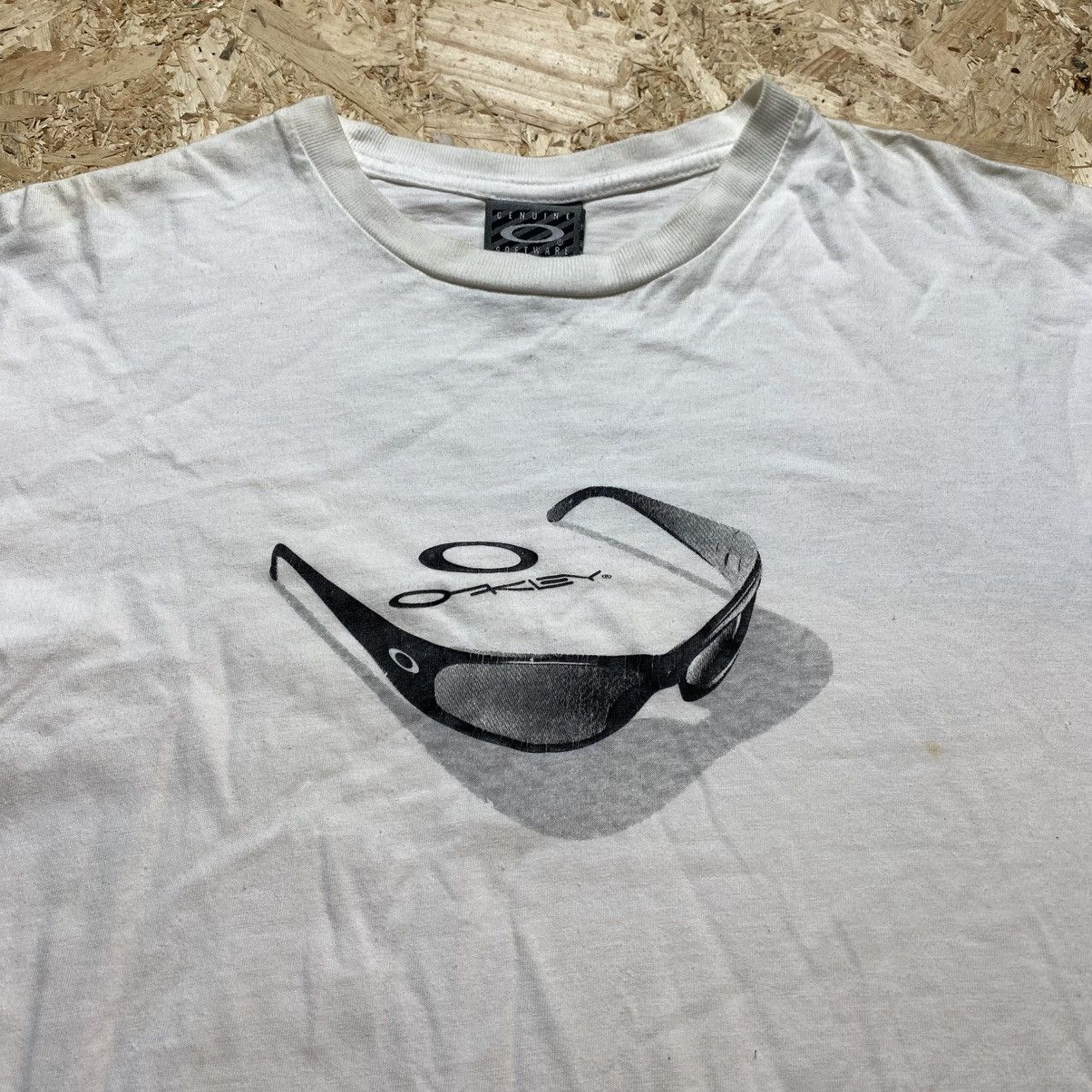Oakley Vintage Y2K Oakley Tee Size US L / EU 52-54 / 3 - 1 Thumbnail