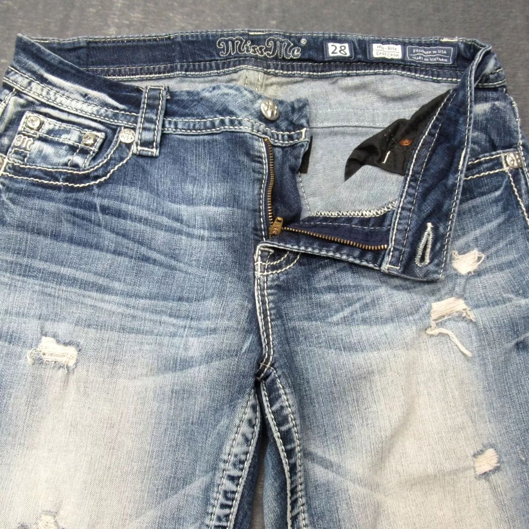 Miss Me Miss Me Jeans Women Cropped 28 Inseam 22 Light Wash Distressed Embroidered Rhinestone Denim 31x22 Zip Button Jeans Womens Size 28" / US 6 / IT 42 - 4 Thumbnail